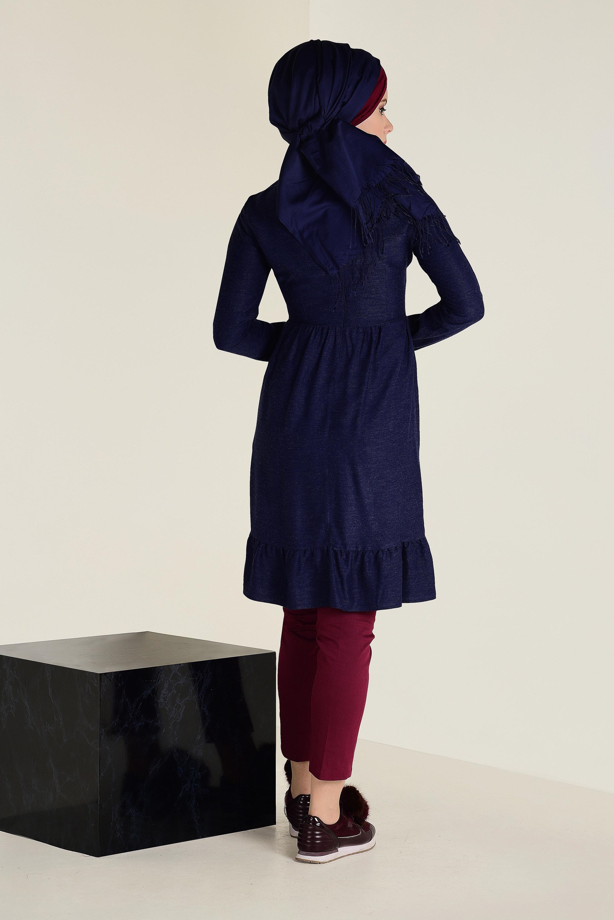 Tesettür giyim LACİVERT NAKIŞ İŞLEMELİ DÜĞMELİ TUNİK 4665 