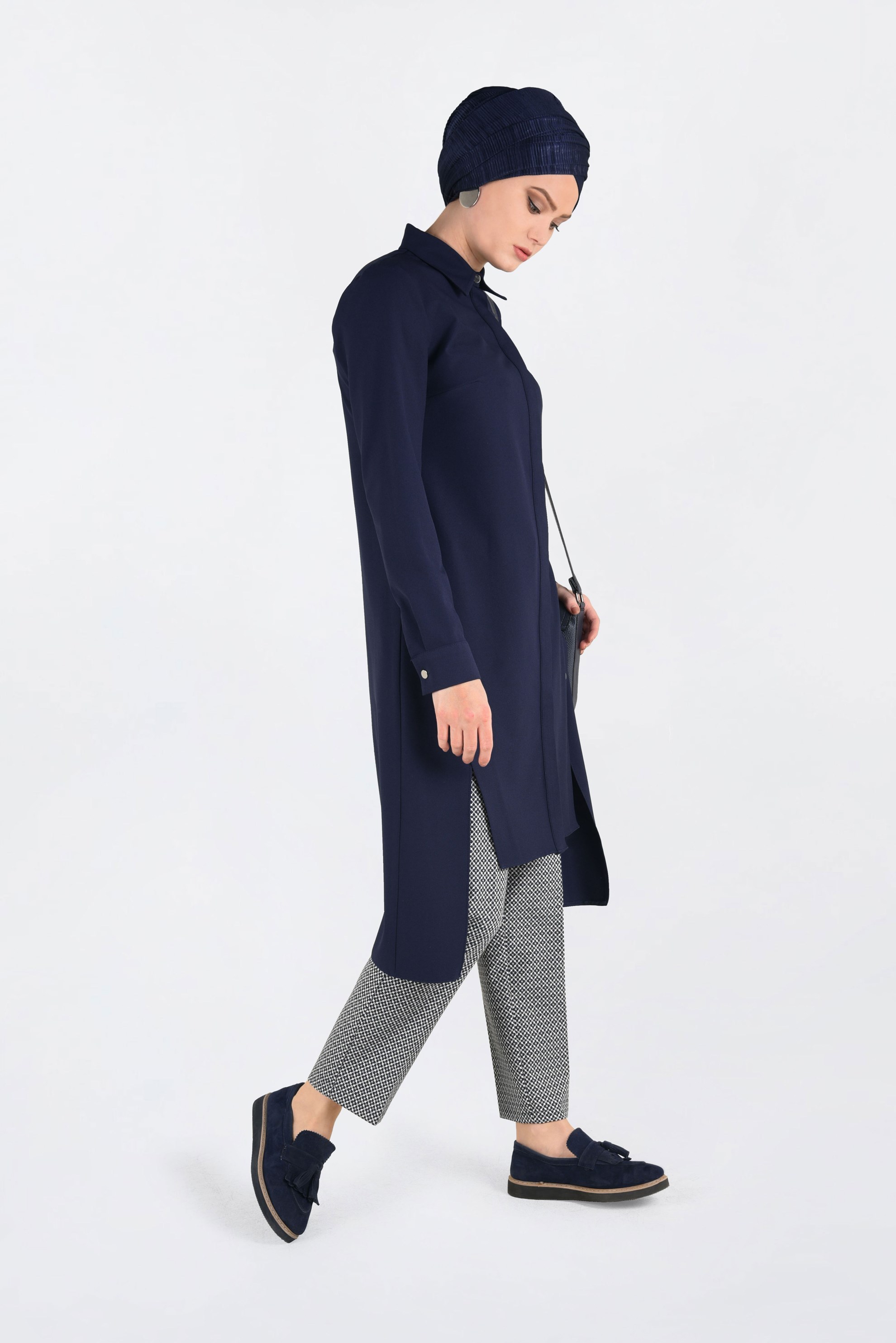 Tesettür giyim LACİVERT ZIMBALI ASİMETRİK KESİM TUNİK 4671