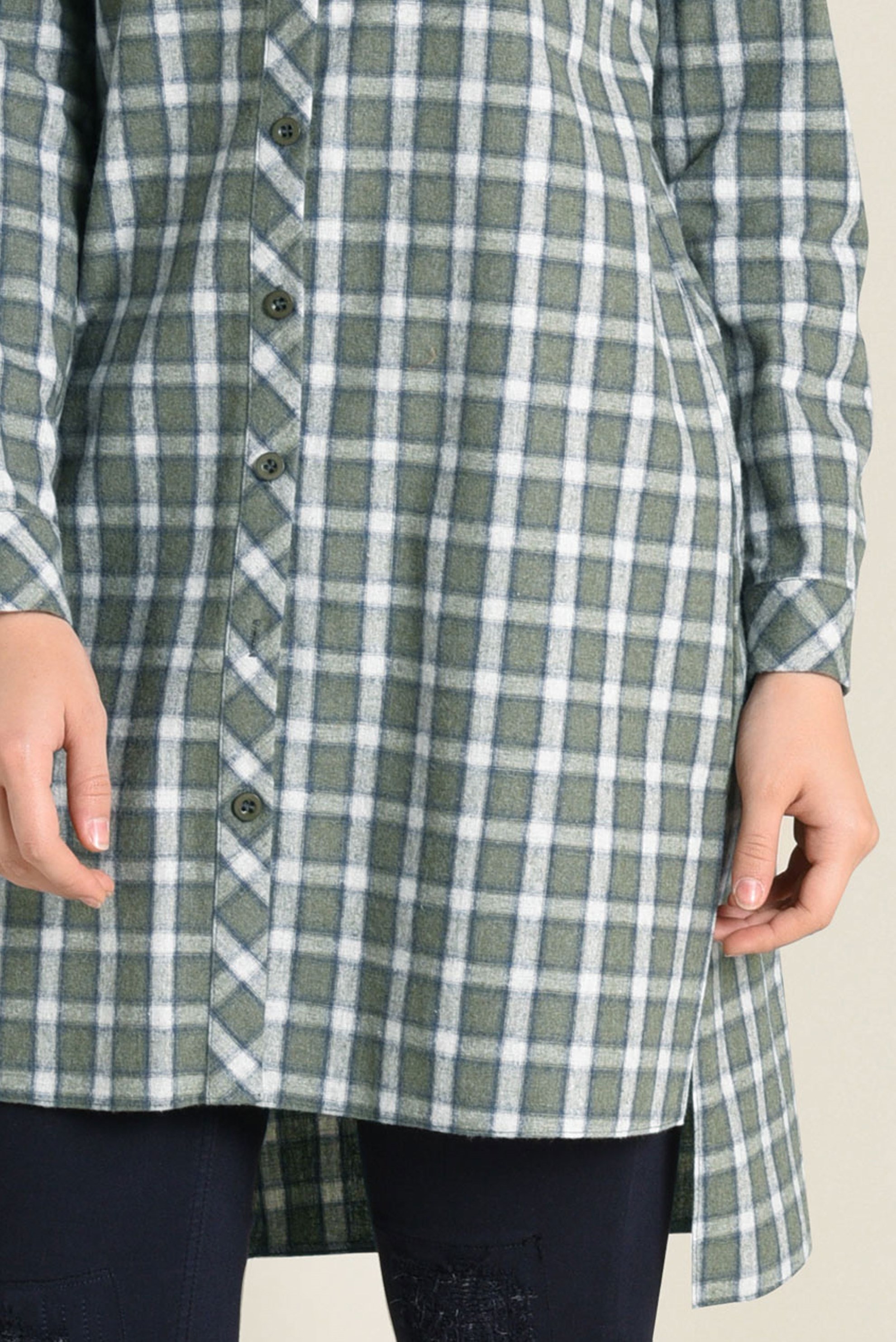 Tesettür giyim HAKİ BOYDAN DÜĞMELİ EKOSE DESEN TUNİK 4699