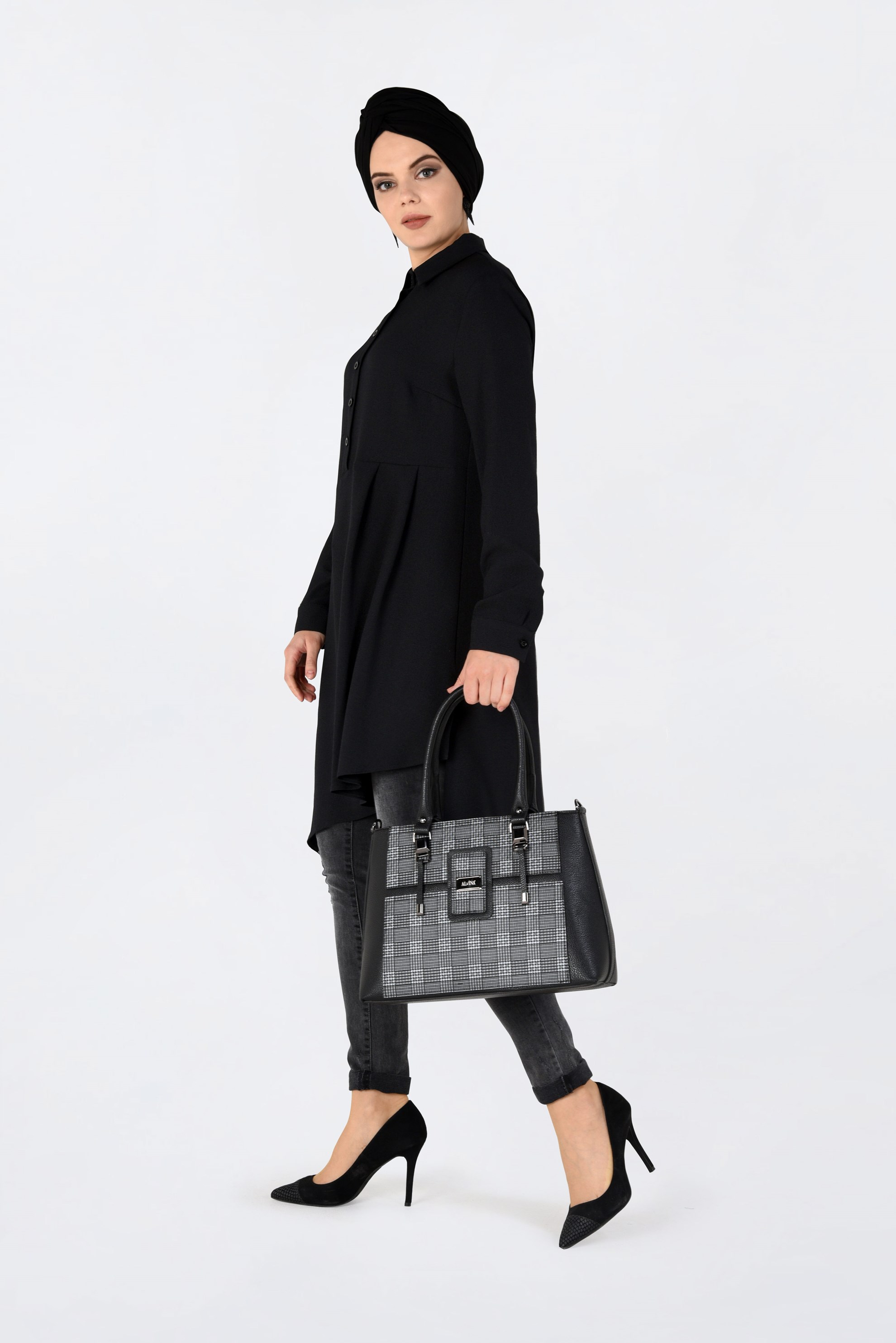 Tesettür giyim SİYAH ASİMETRİK KESİM PİLE DETAYLI TUNİK 4706