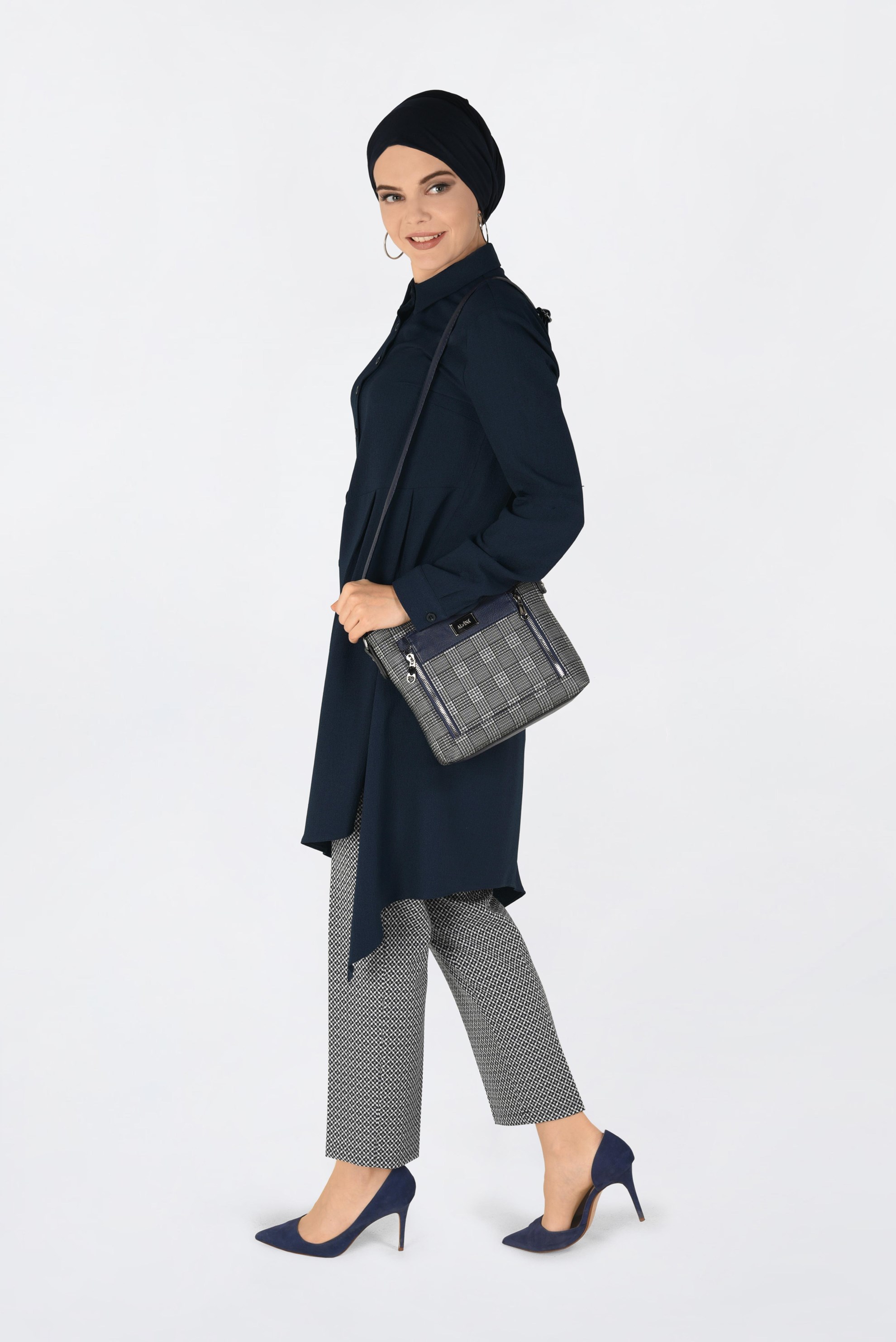 Tesettür giyim LACİVERT ASİMETRİK KESİM PİLE DETAYLI TUNİK 4706