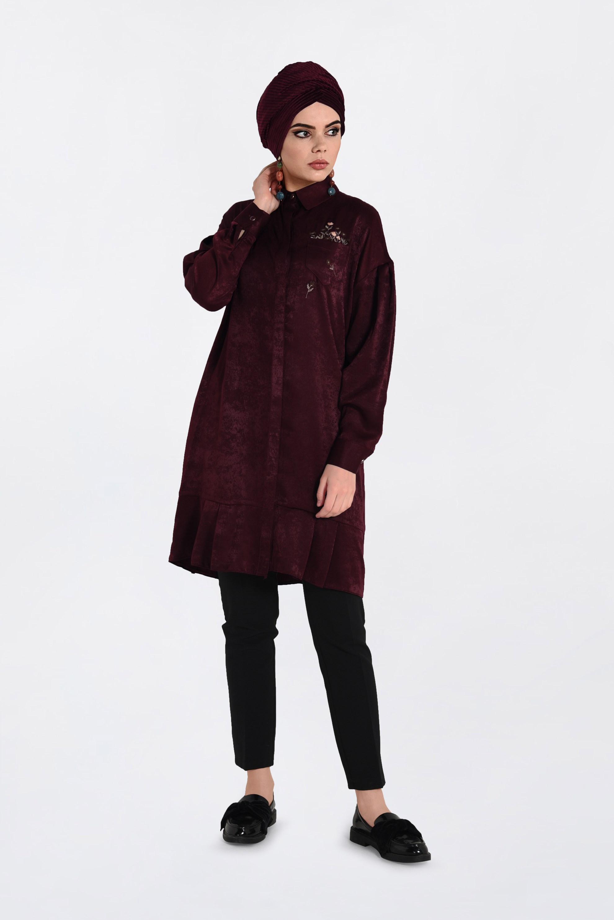 Tesettür giyim BORDO ÖNÜ NAKIŞ DETAYLI ETEK UCU FIRFIRLI TUNİK 4721 