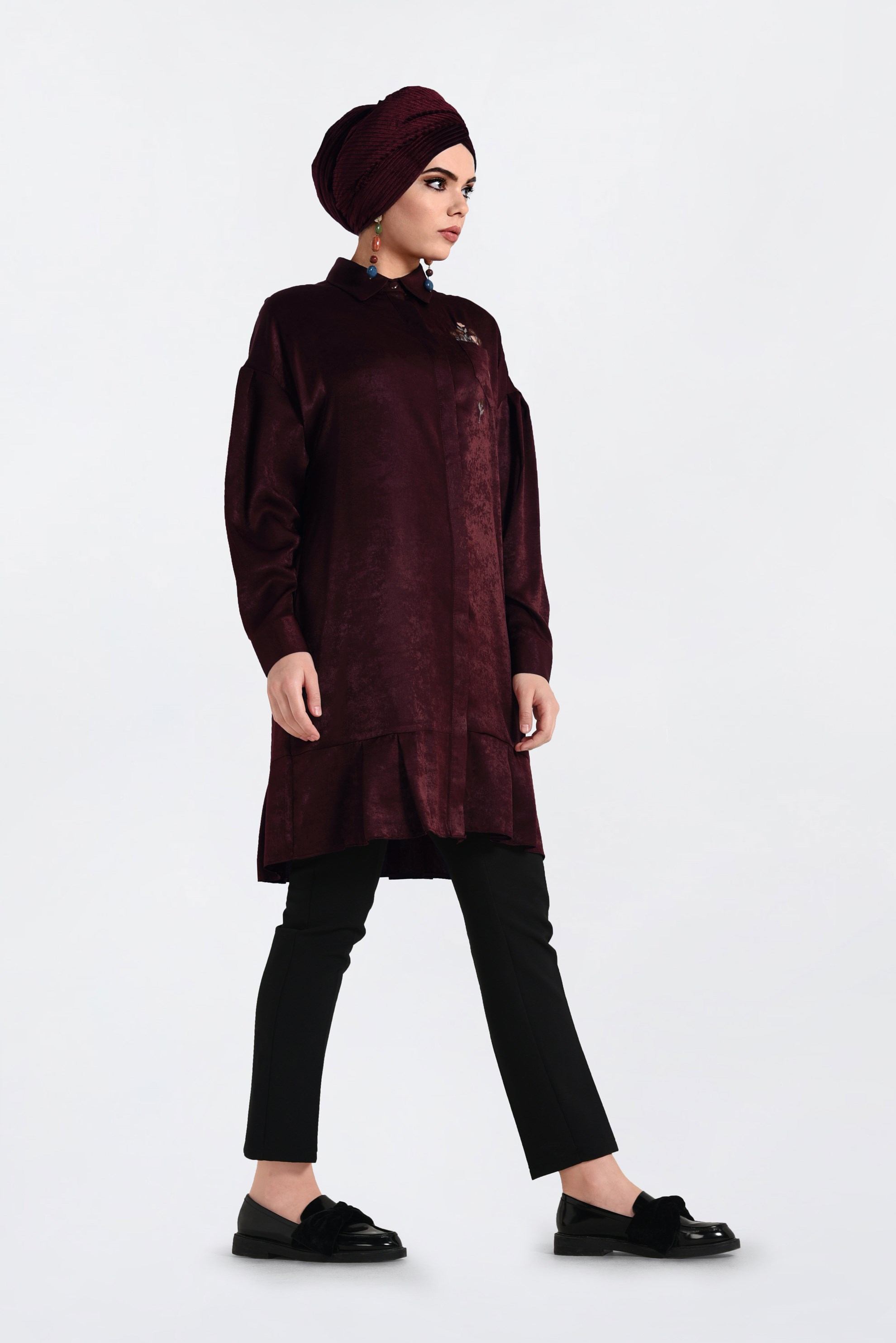 Tesettür giyim BORDO ÖNÜ NAKIŞ DETAYLI ETEK UCU FIRFIRLI TUNİK 4721 