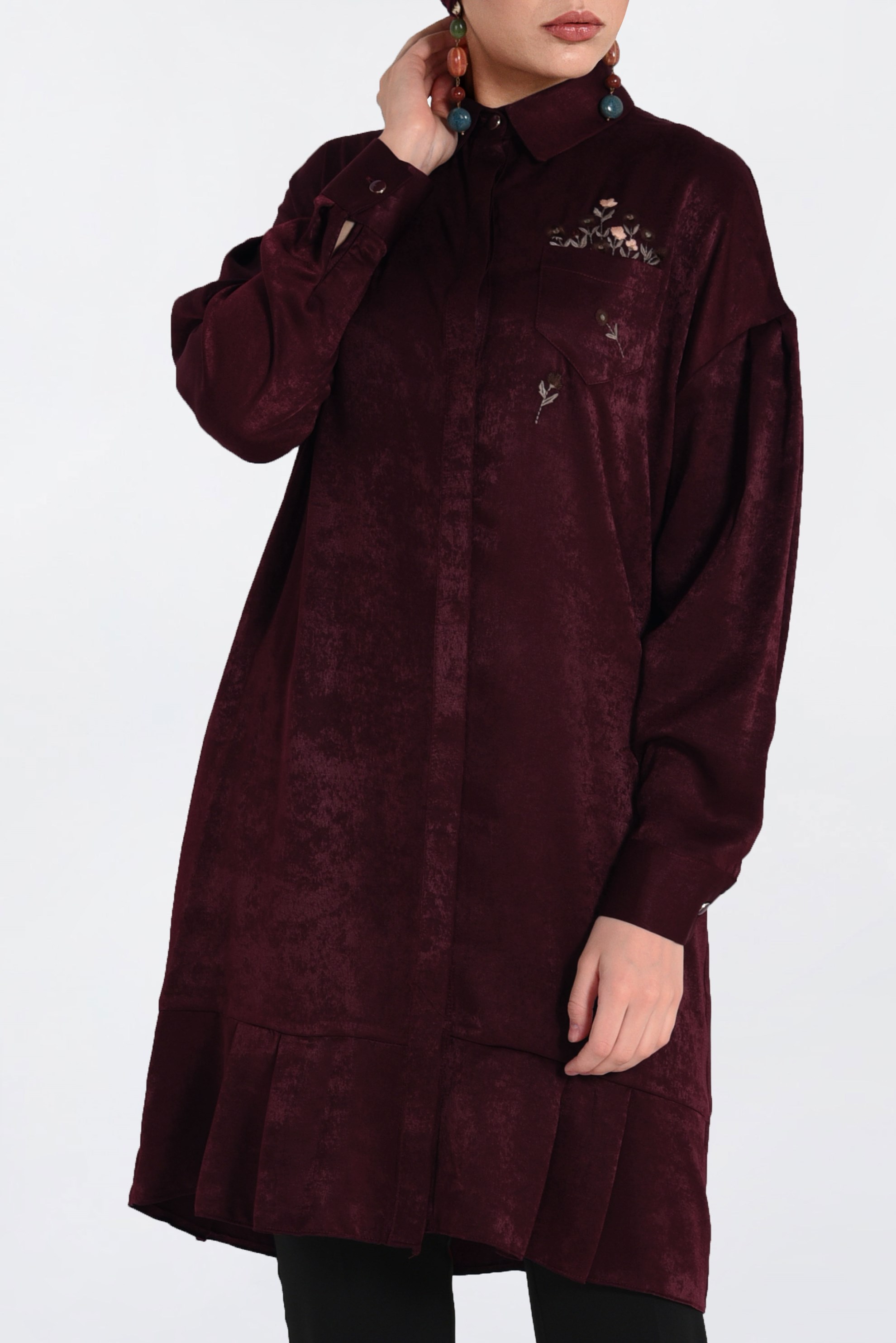 Tesettür giyim BORDO ÖNÜ NAKIŞ DETAYLI ETEK UCU FIRFIRLI TUNİK 4721 