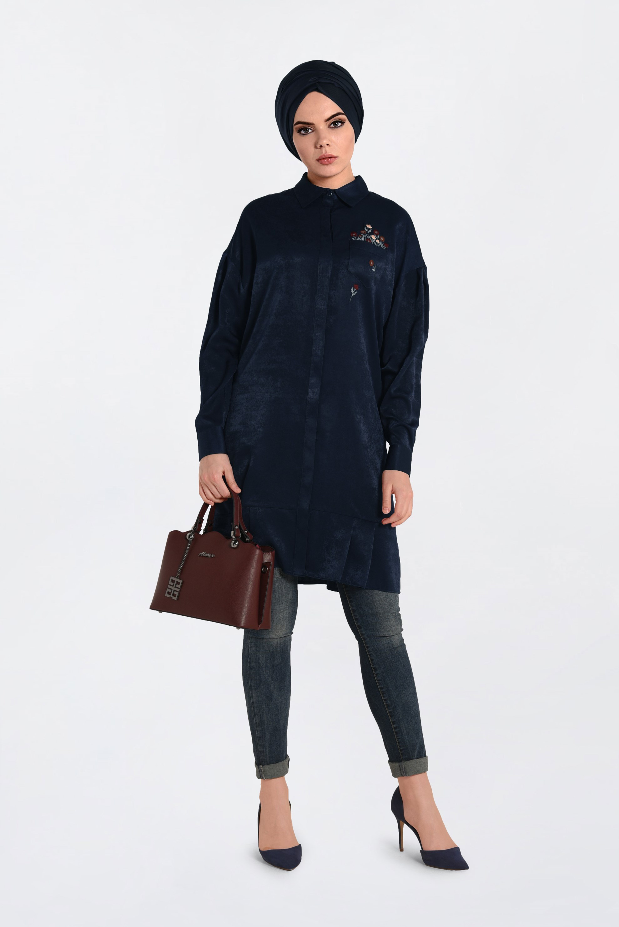 Tesettür giyim LACİVERT ÖNÜ NAKIŞ DETAYLI ETEK UCU FIRFIRLI TUNİK 4721 