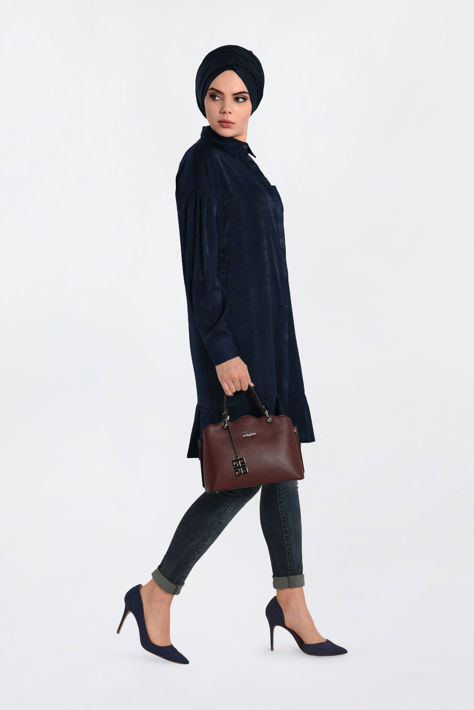 Tesettür giyim LACİVERT ÖNÜ NAKIŞ DETAYLI ETEK UCU FIRFIRLI TUNİK 4721 