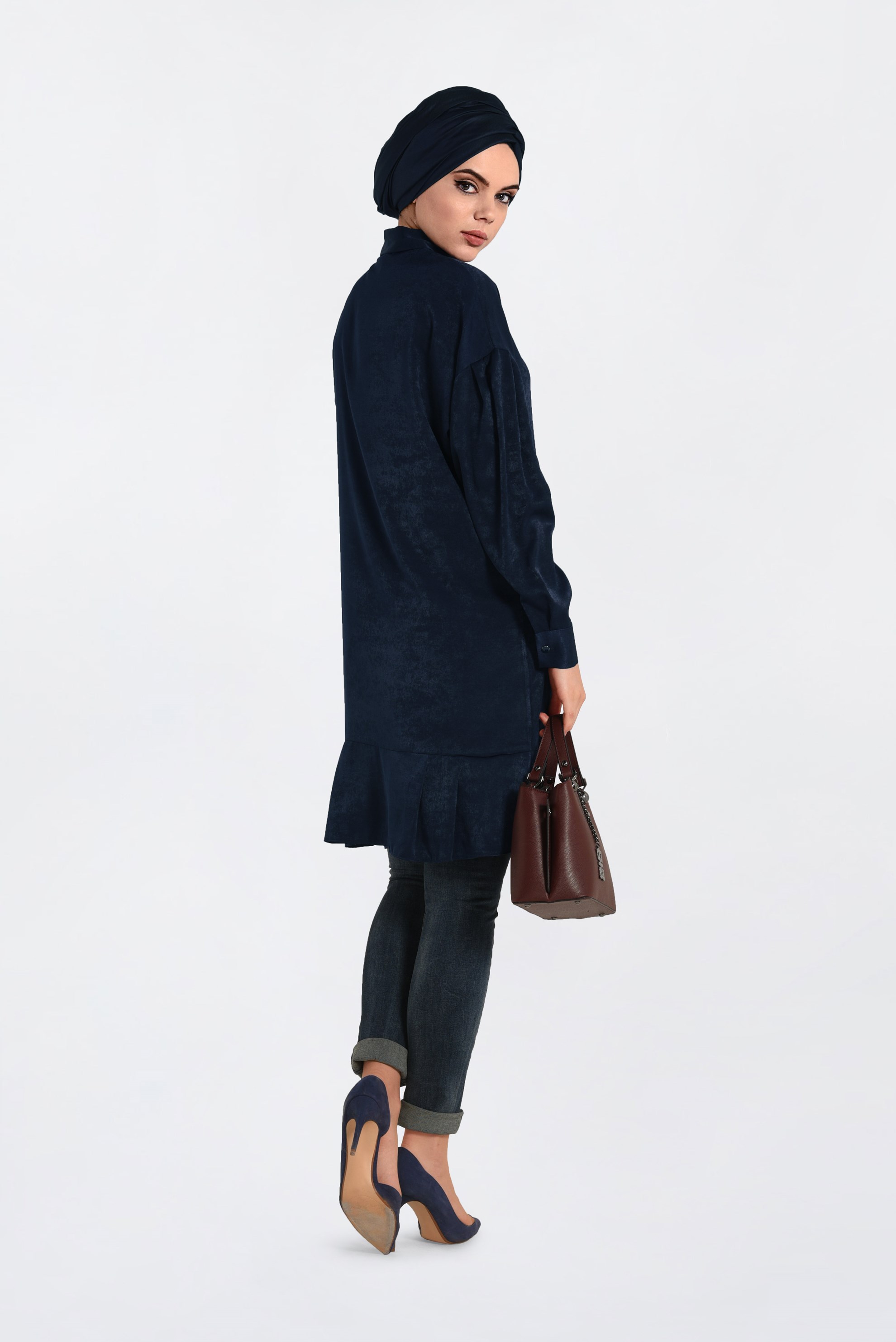 Tesettür giyim LACİVERT ÖNÜ NAKIŞ DETAYLI ETEK UCU FIRFIRLI TUNİK 4721 