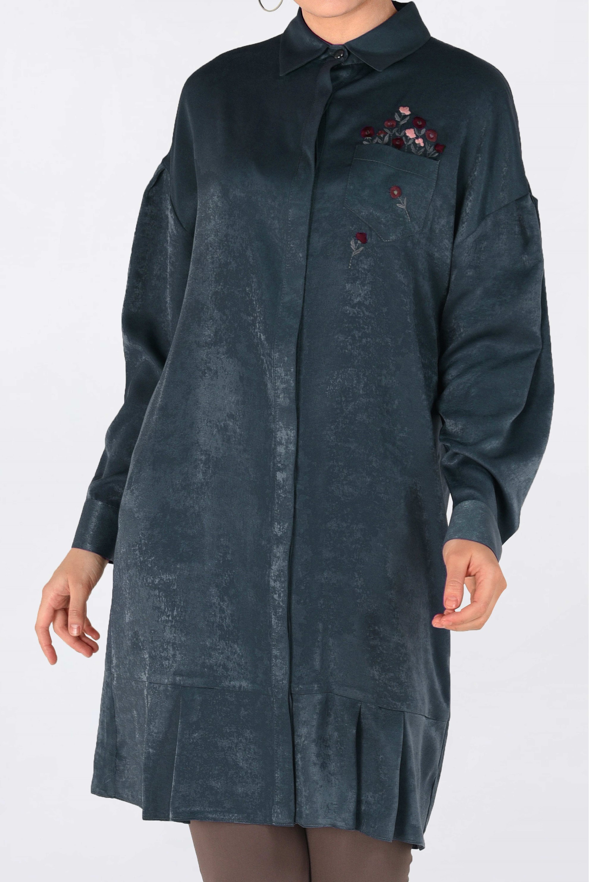 Tesettür giyim GRİ ÖNÜ NAKIŞ DETAYLI ETEK UCU FIRFIRLI TUNİK 4721 