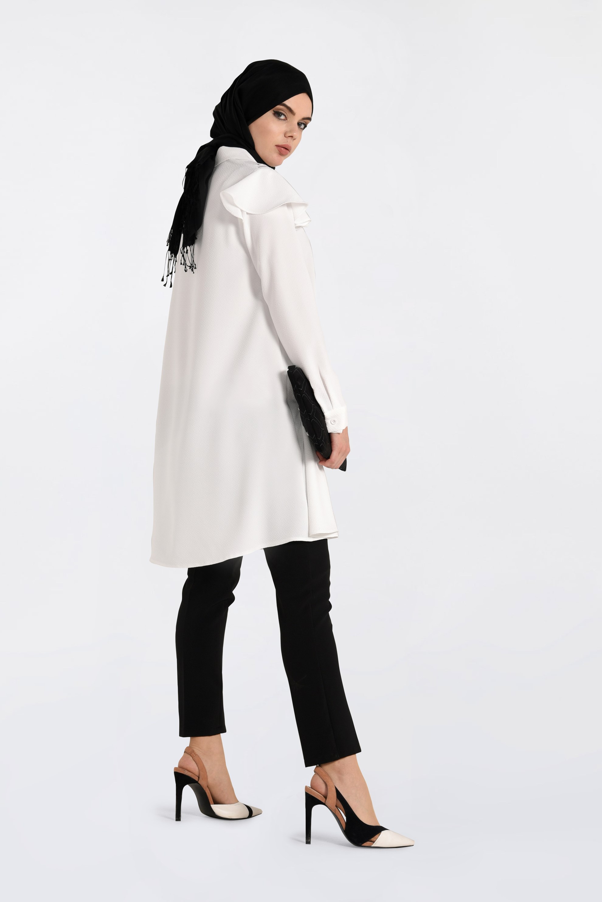 Tesettür giyim BEYAZ OMUZLARI FIRFIRLI KLASİK YAKA TUNİK 4723