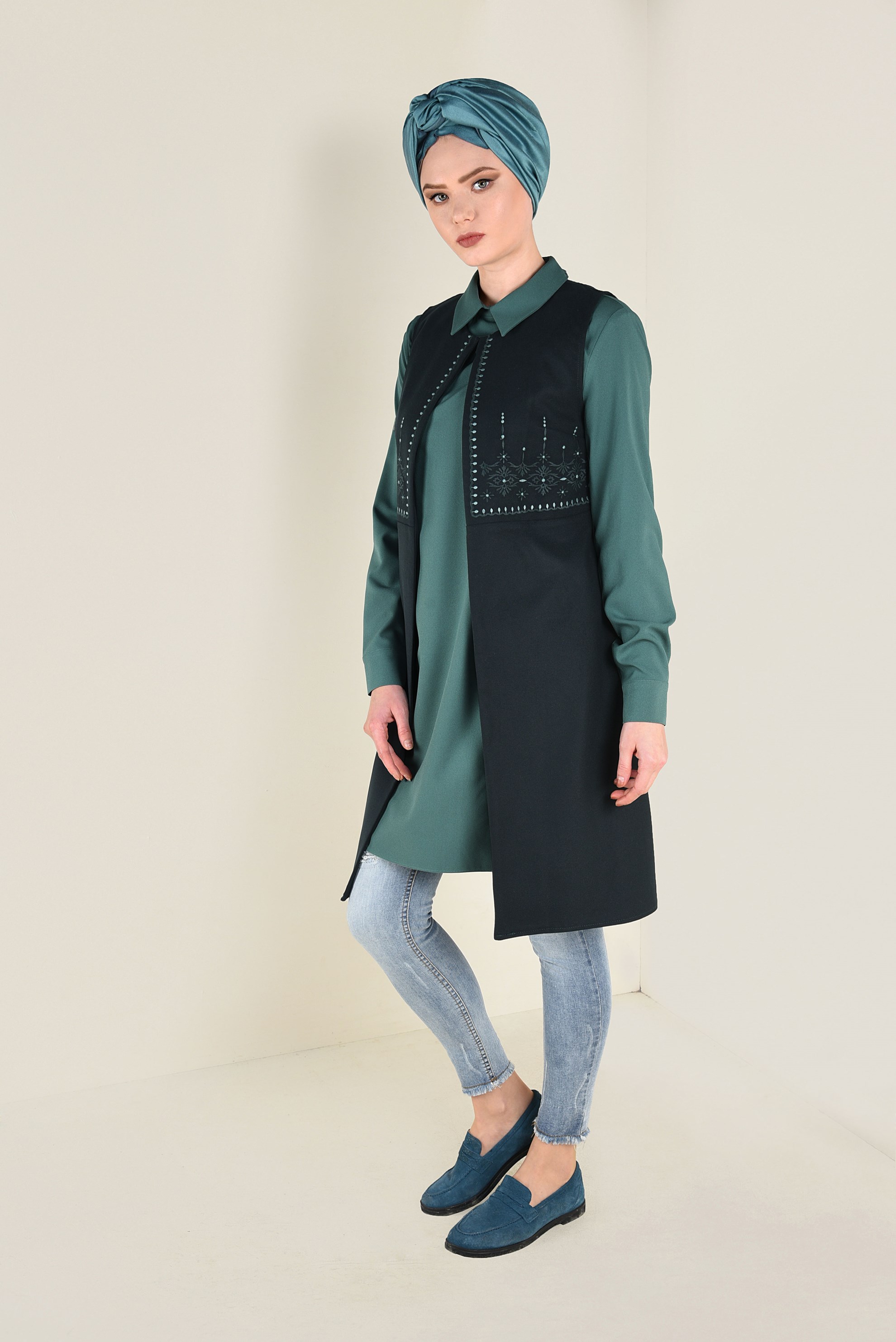 Tesettür giyim YEŞİL NAKIŞ DETAYLI TUNİK 4724 