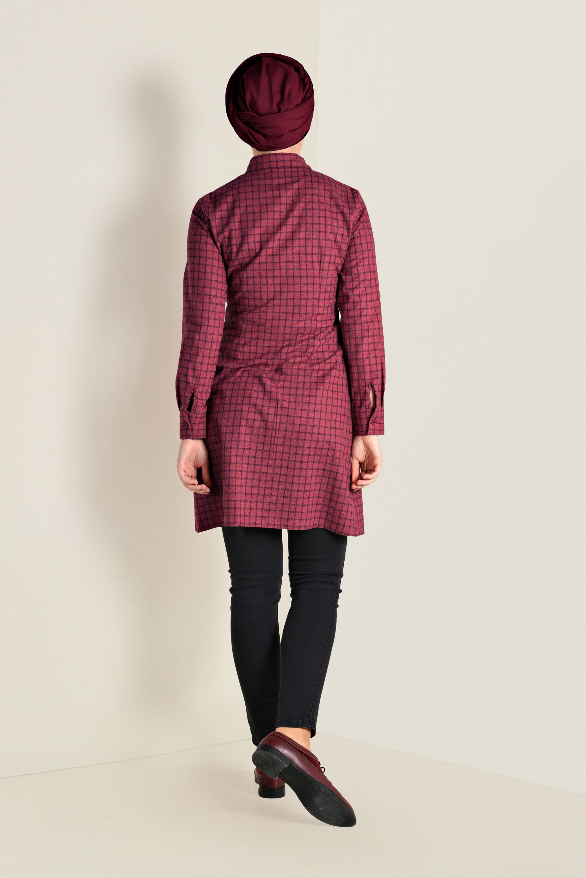 Tesettür giyim KIRMIZI GİZLİ DÜĞMELİ NAKIŞLI TUNİK 4732 