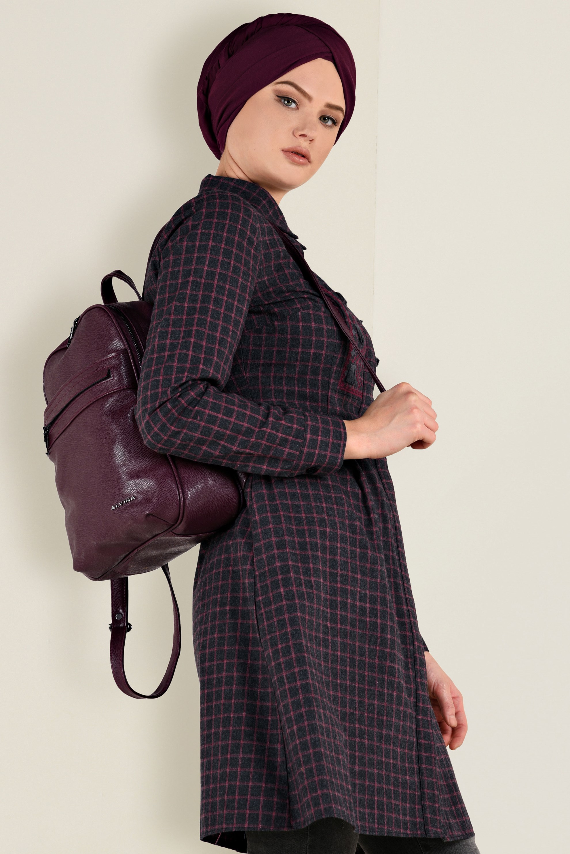 Tesettür giyim SİYAH GİZLİ DÜĞMELİ NAKIŞLI TUNİK 4732 