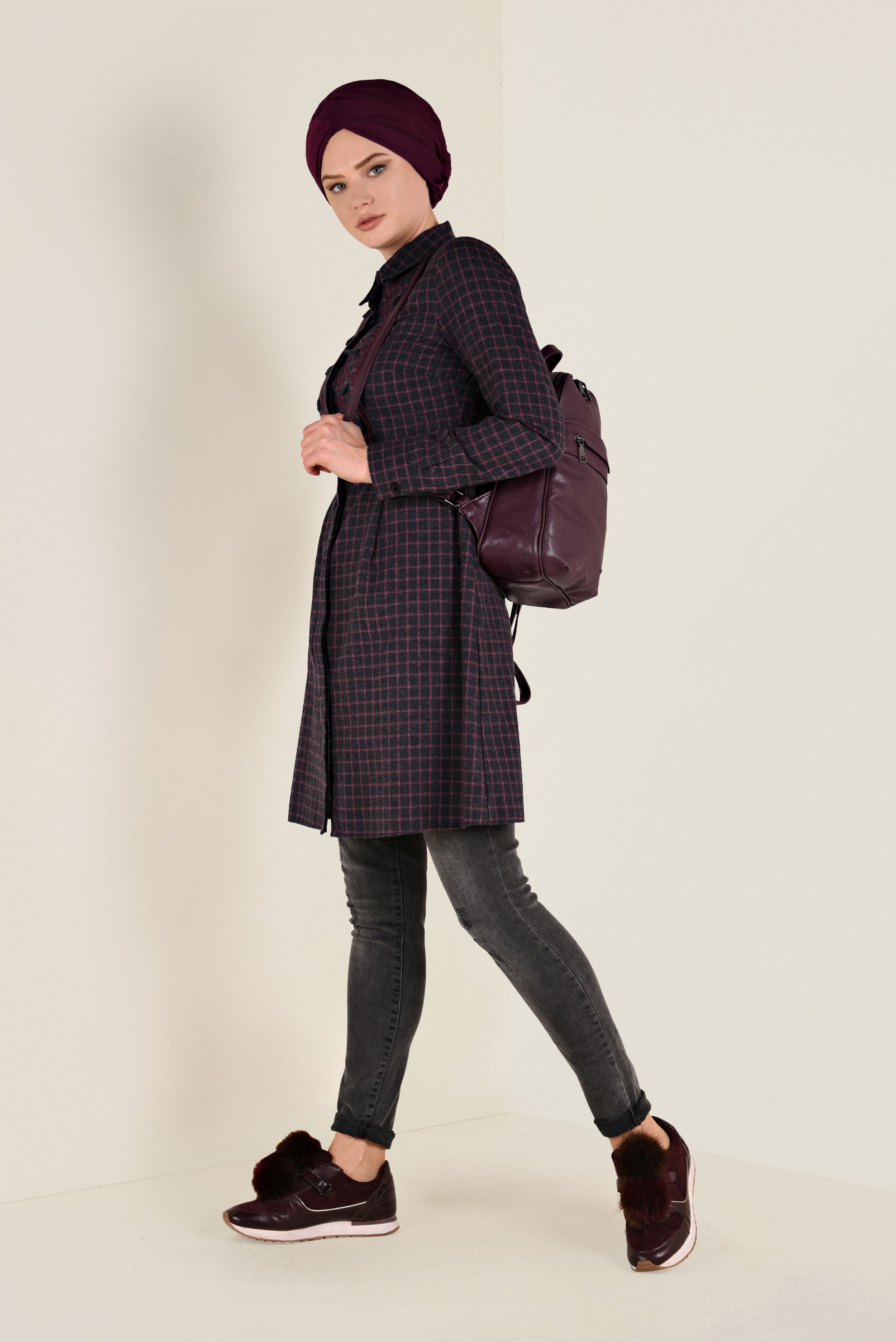 Tesettür giyim SİYAH GİZLİ DÜĞMELİ NAKIŞLI TUNİK 4732 