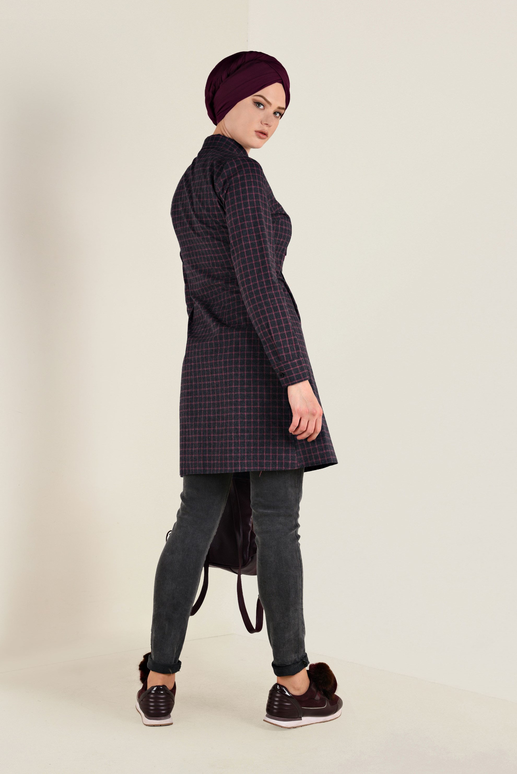 Tesettür giyim SİYAH GİZLİ DÜĞMELİ NAKIŞLI TUNİK 4732 