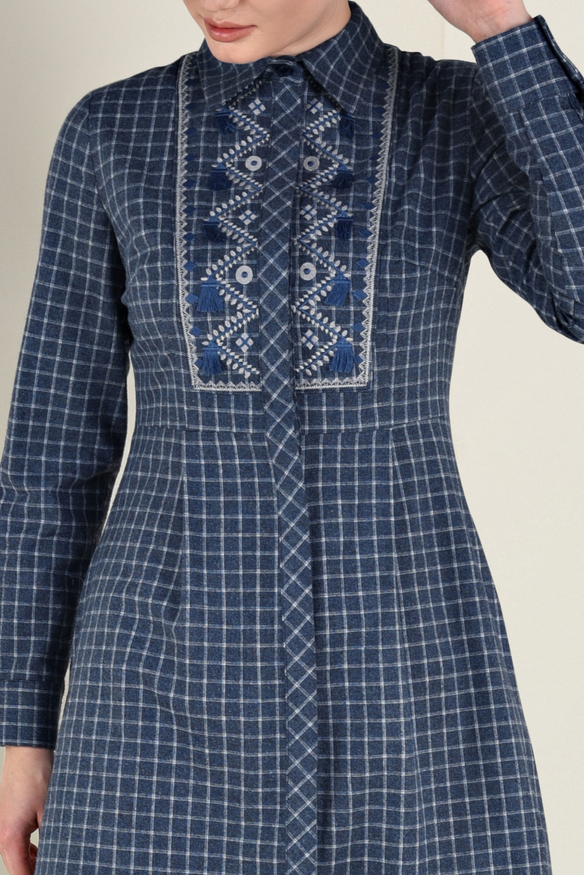 Tesettür giyim LACİVERT GİZLİ DÜĞMELİ NAKIŞLI TUNİK 4732 