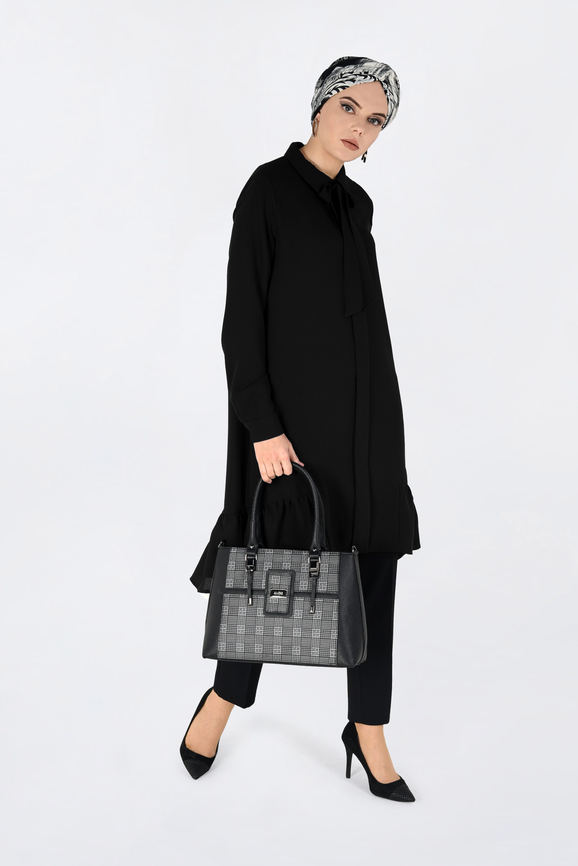 Tesettür giyim SİYAH ETEK UCU VOLANLI TUNİK 4733