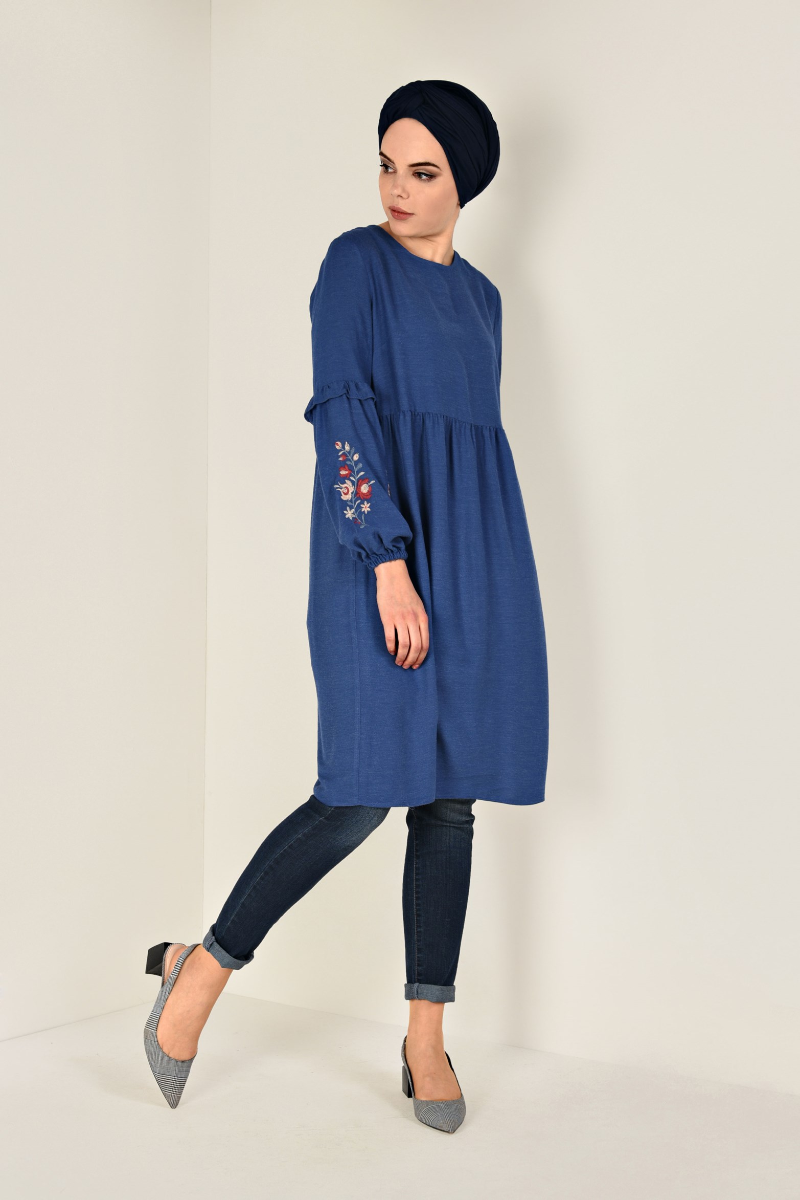 Tesettür giyim LACİVERT KOLLARI NAKIŞLI TUNİK 4734