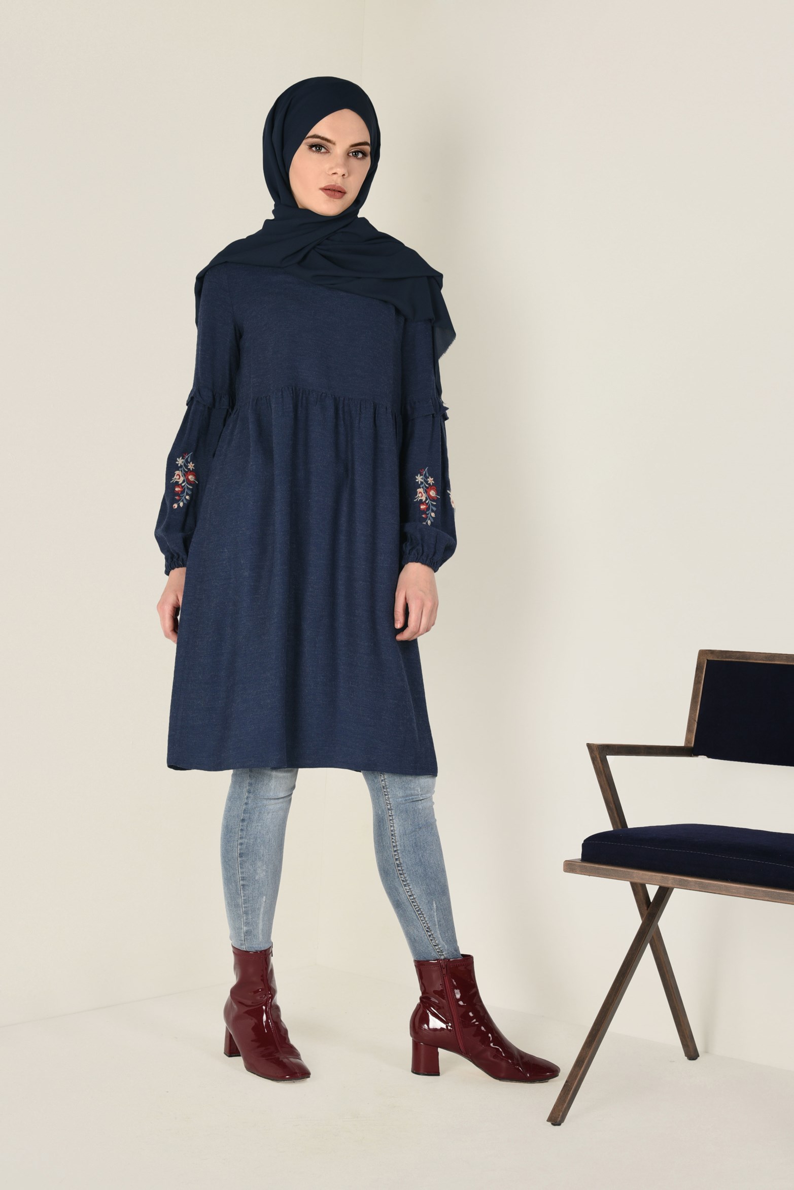 Tesettür giyim LACİVERT KOLLARI NAKIŞLI TUNİK 4734