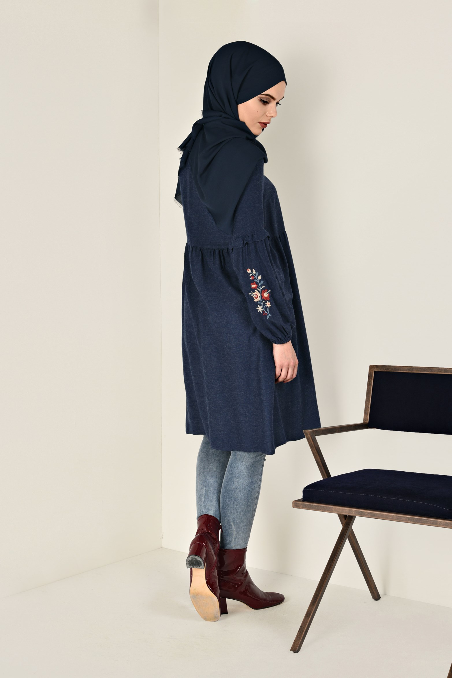 Tesettür giyim LACİVERT KOLLARI NAKIŞLI TUNİK 4734