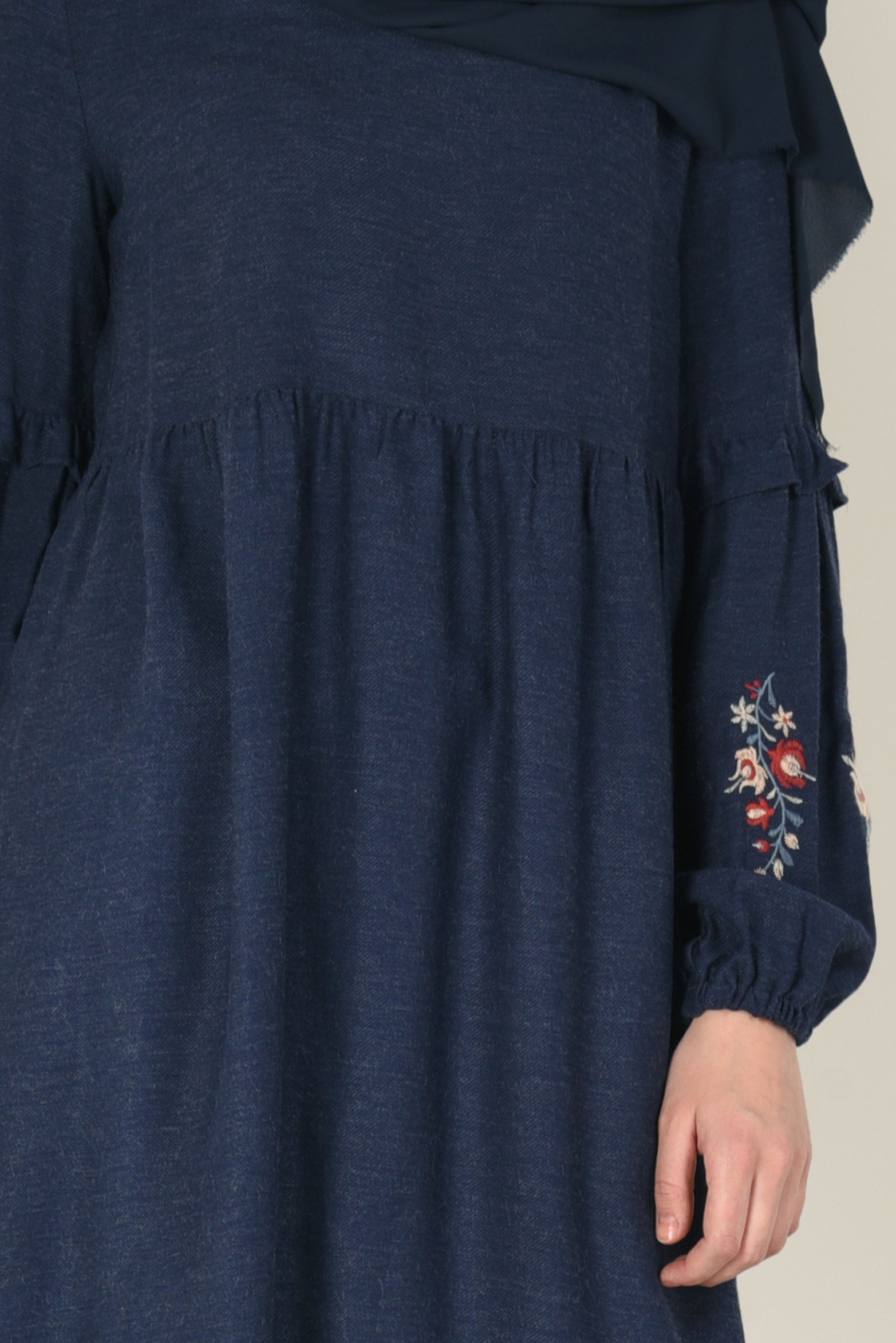 Tesettür giyim LACİVERT KOLLARI NAKIŞLI TUNİK 4734