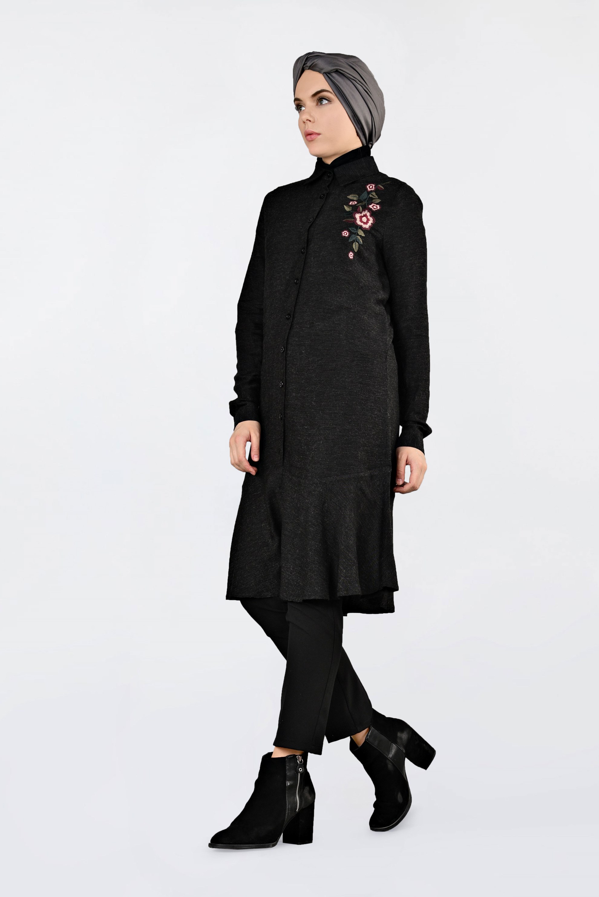 Tesettür giyim SİYAH İŞLEMELİ DÜĞMELİ TUNİK 4737