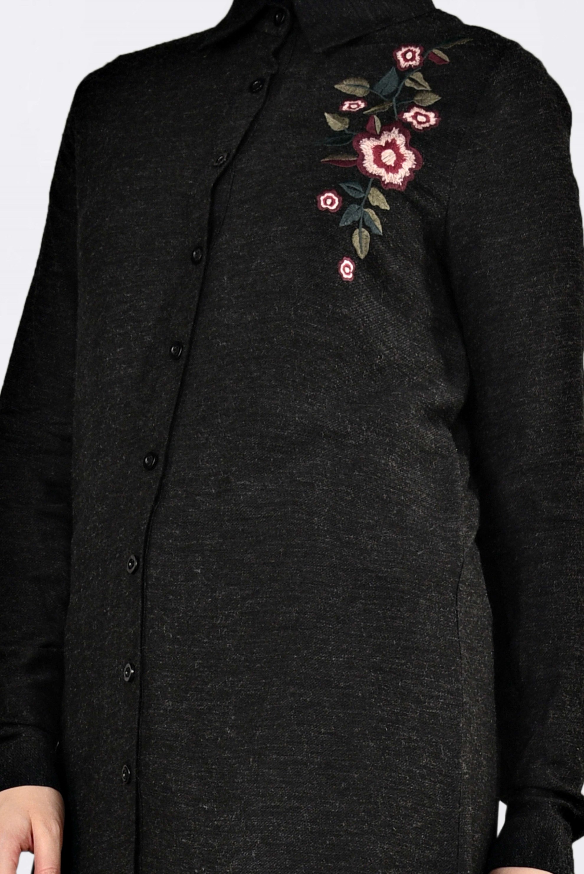 Tesettür giyim SİYAH İŞLEMELİ DÜĞMELİ TUNİK 4737