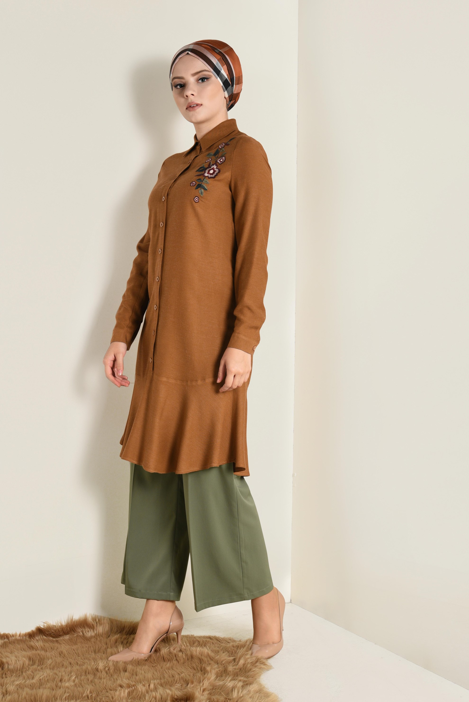 Tesettür giyim TABA İŞLEMELİ DÜĞMELİ TUNİK 4737