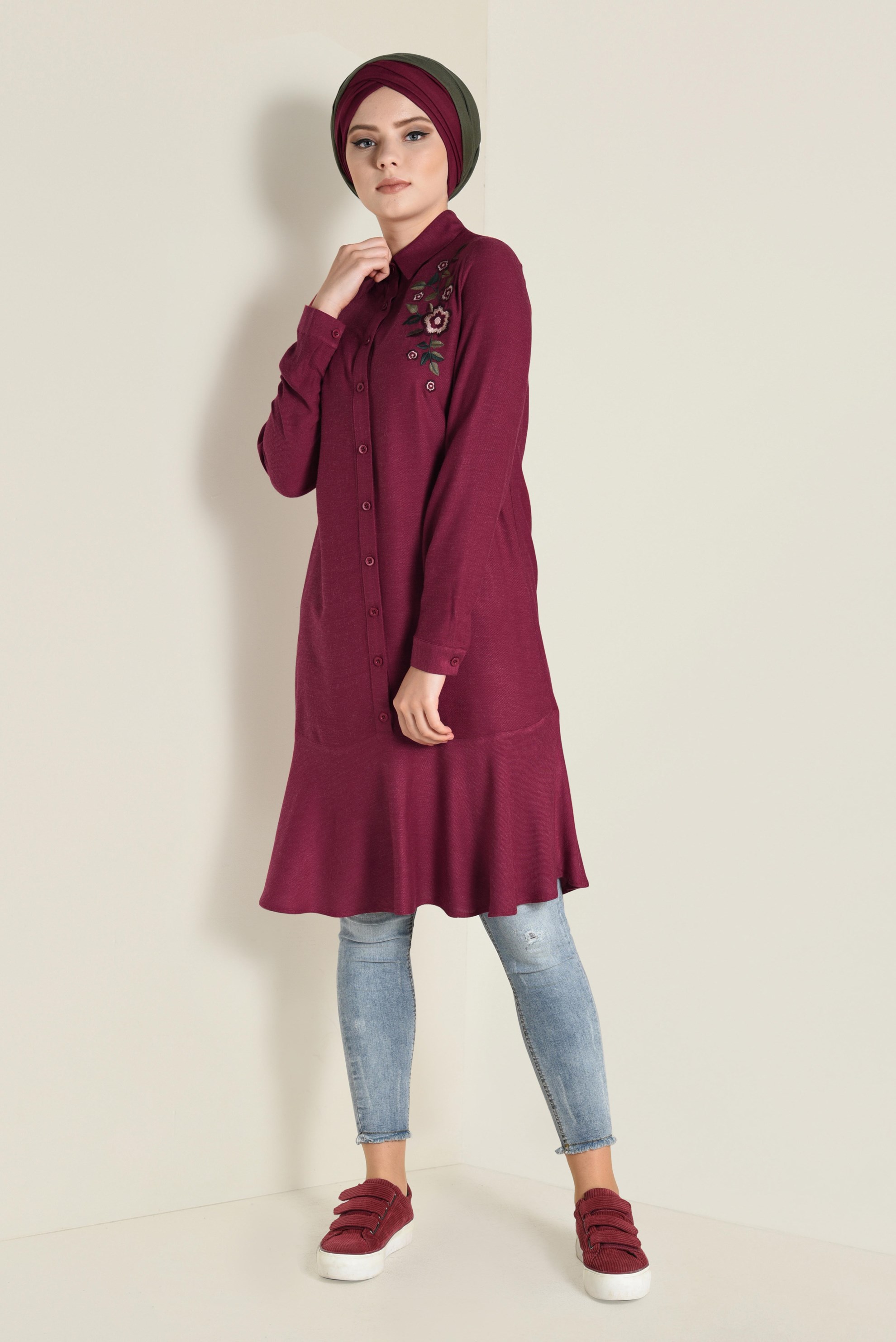 Tesettür giyim KIRMIZI İŞLEMELİ DÜĞMELİ TUNİK 4737