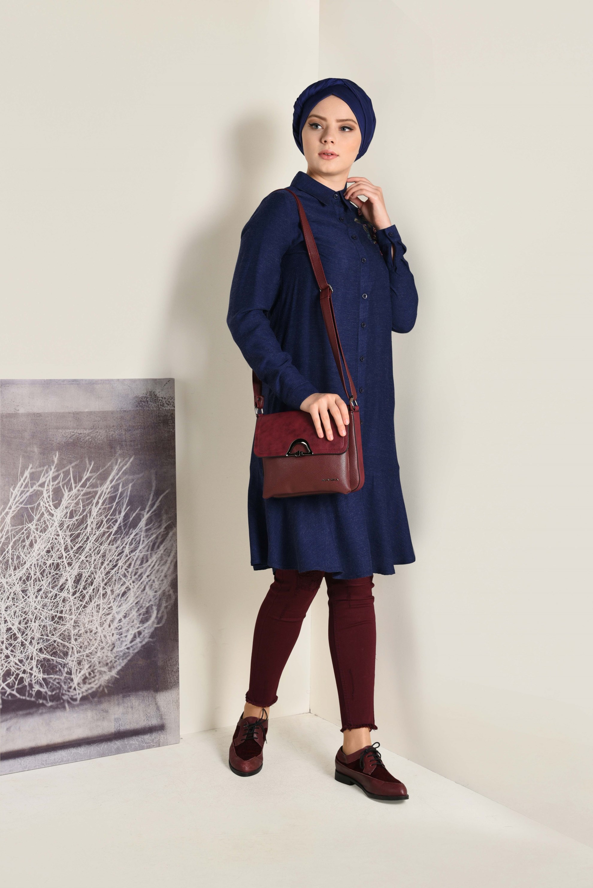 Tesettür giyim LACİVERT İŞLEMELİ DÜĞMELİ TUNİK 4737