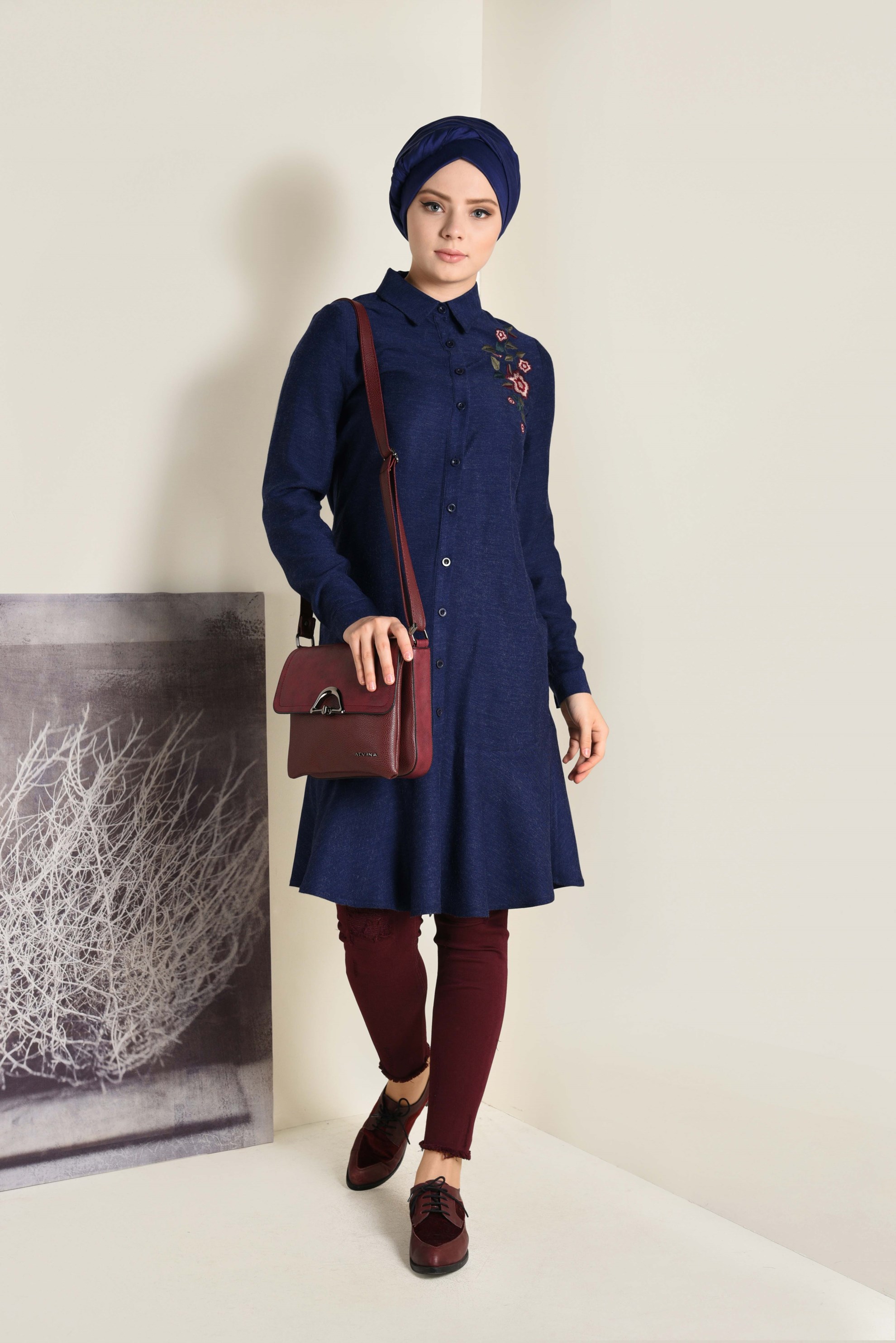 Tesettür giyim LACİVERT İŞLEMELİ DÜĞMELİ TUNİK 4737