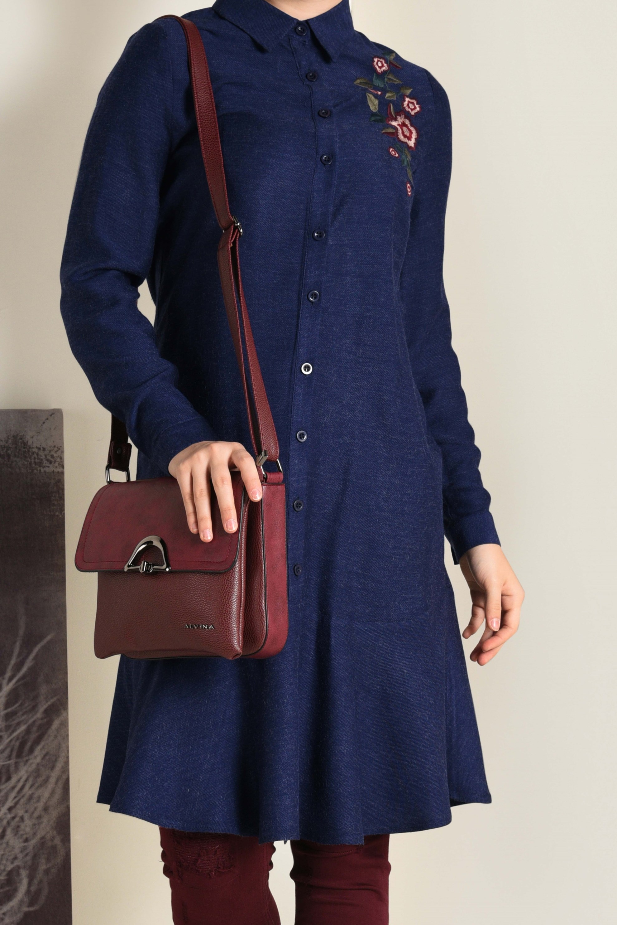 Tesettür giyim LACİVERT İŞLEMELİ DÜĞMELİ TUNİK 4737