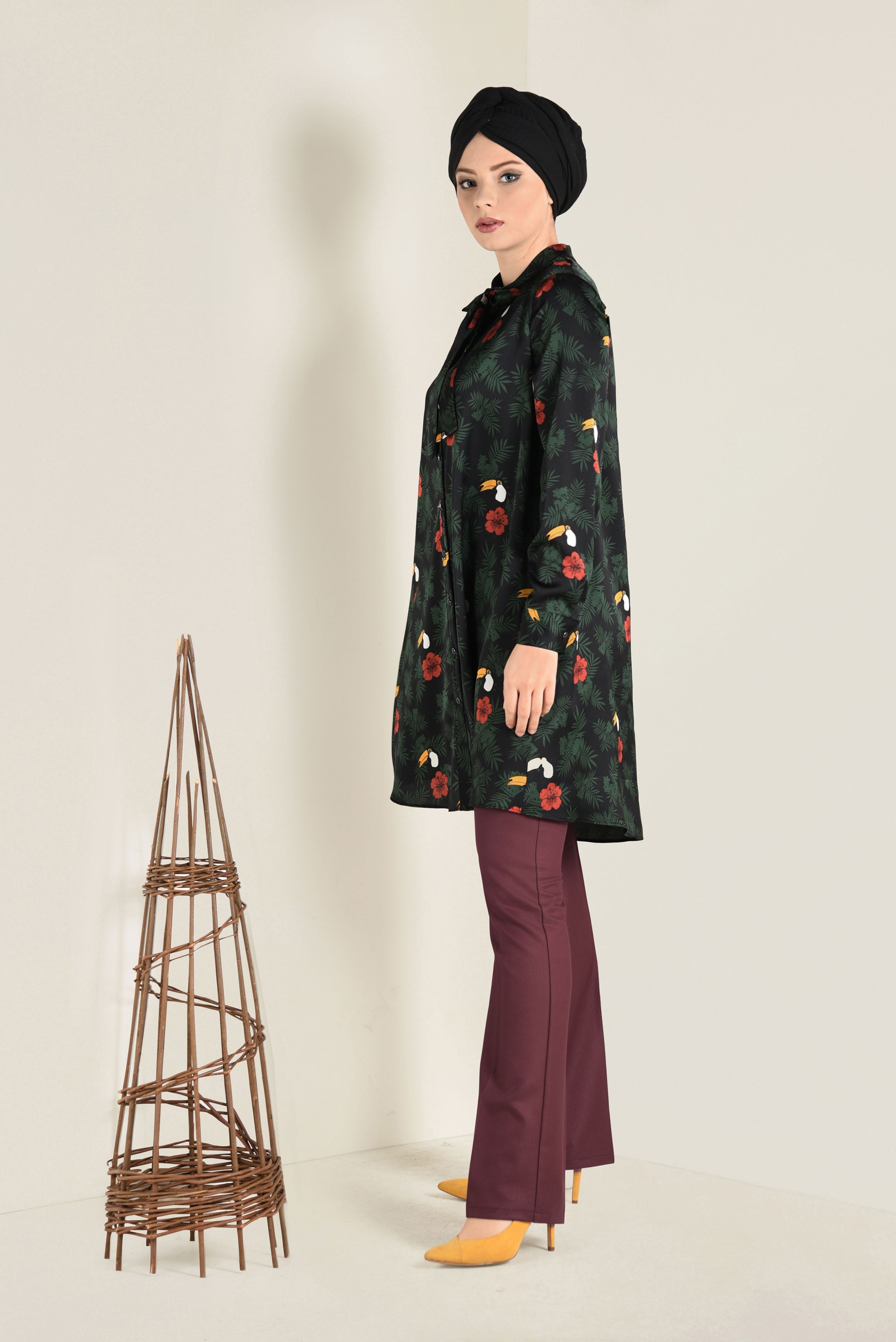 Tesettür giyim SİYAH YAKASI FİYONKLU ÇİÇEK DESENLİ TUNİK 4759