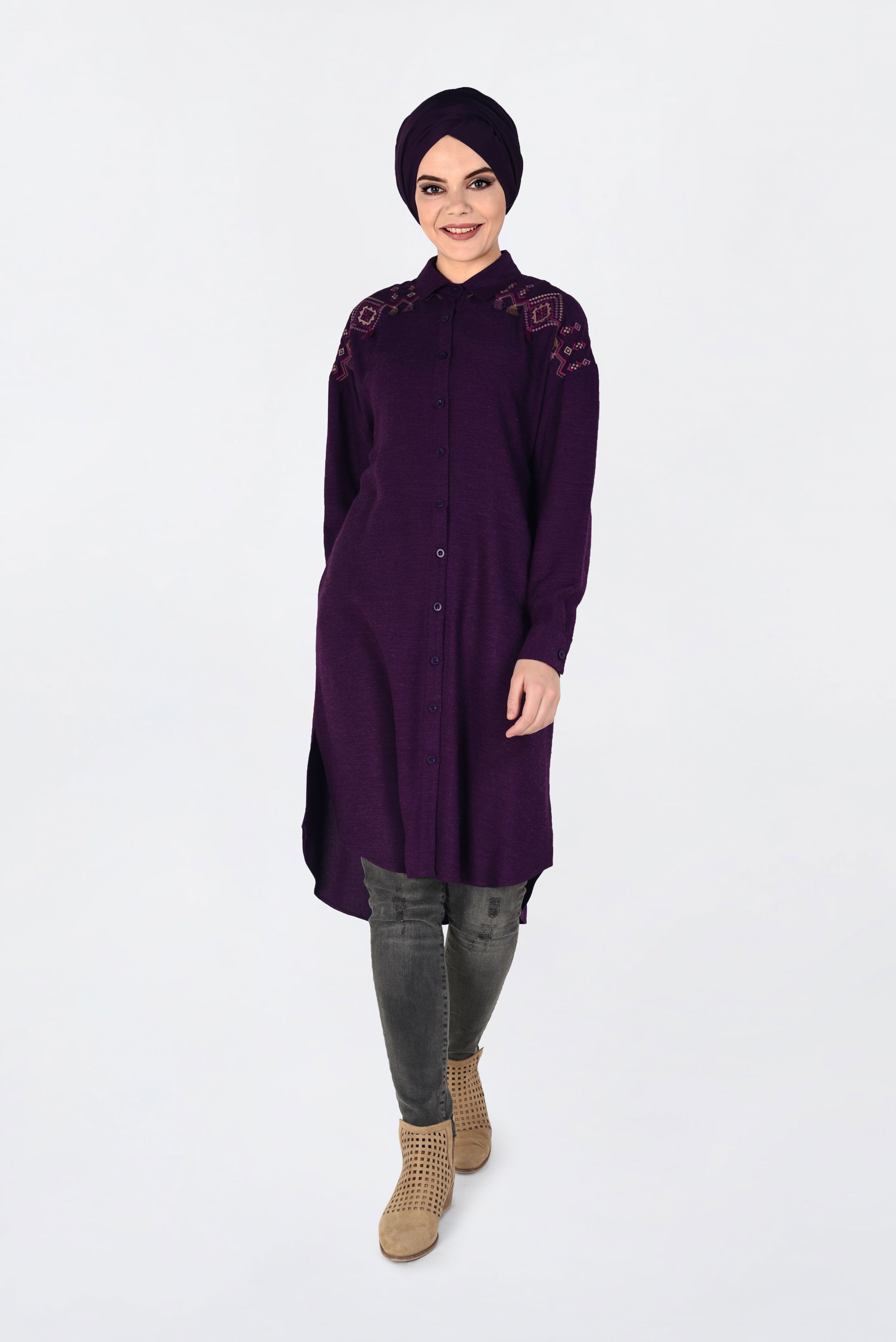 Tesettür giyim MOR OMUZLARI NAKIŞLI YANLARI YIRTMAÇLI TUNİK 4760 