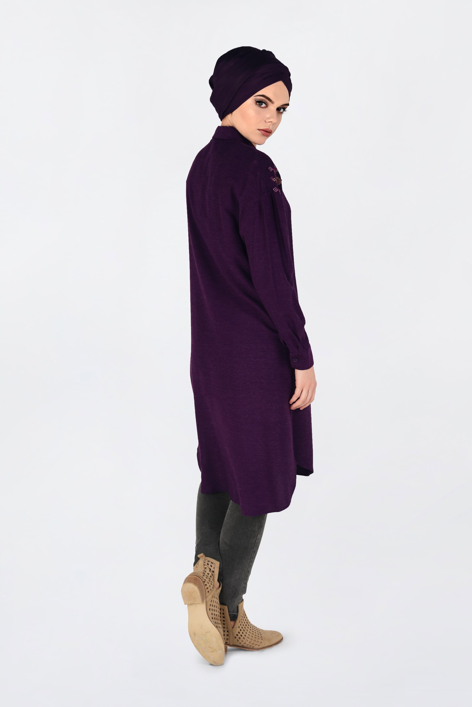 Tesettür giyim MOR OMUZLARI NAKIŞLI YANLARI YIRTMAÇLI TUNİK 4760 