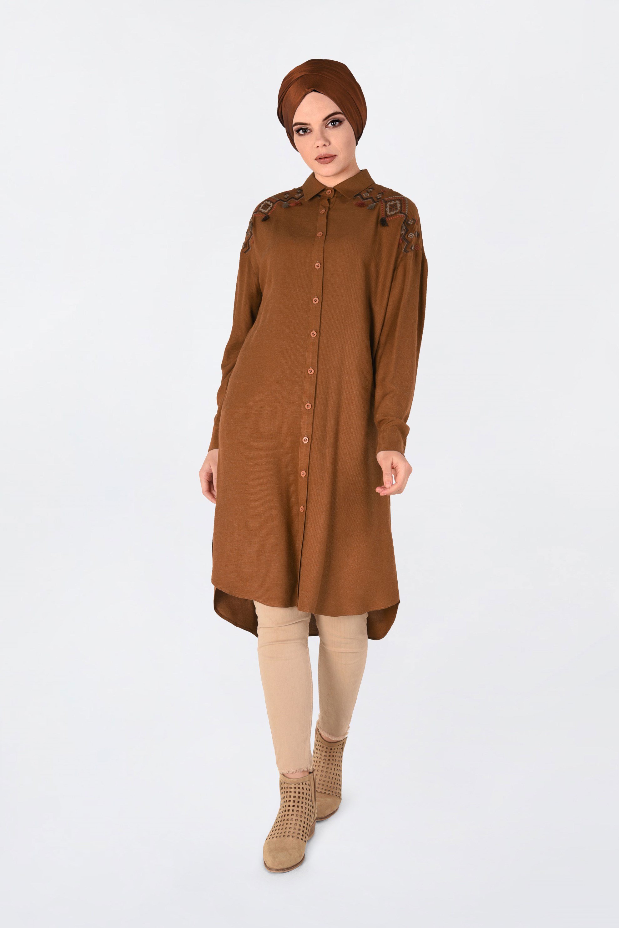 Tesettür giyim TABA OMUZLARI NAKIŞLI YANLARI YIRTMAÇLI TUNİK 4760 