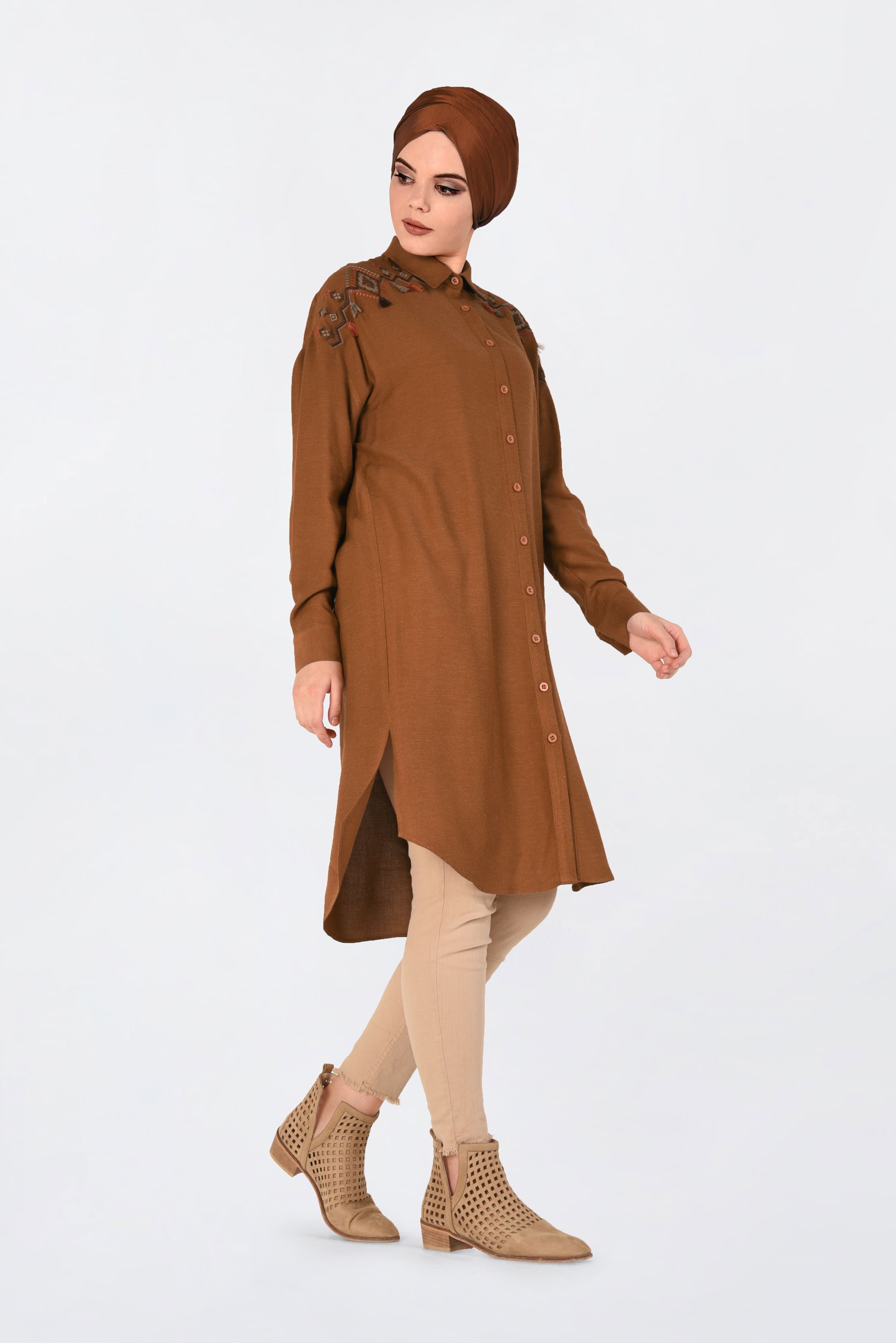 Tesettür giyim TABA OMUZLARI NAKIŞLI YANLARI YIRTMAÇLI TUNİK 4760 