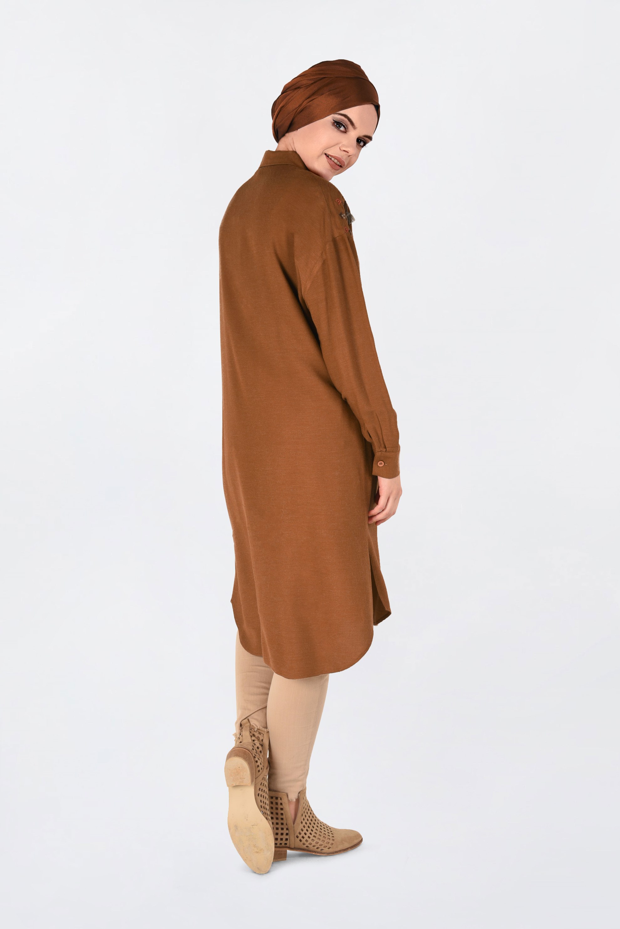 Tesettür giyim TABA OMUZLARI NAKIŞLI YANLARI YIRTMAÇLI TUNİK 4760 