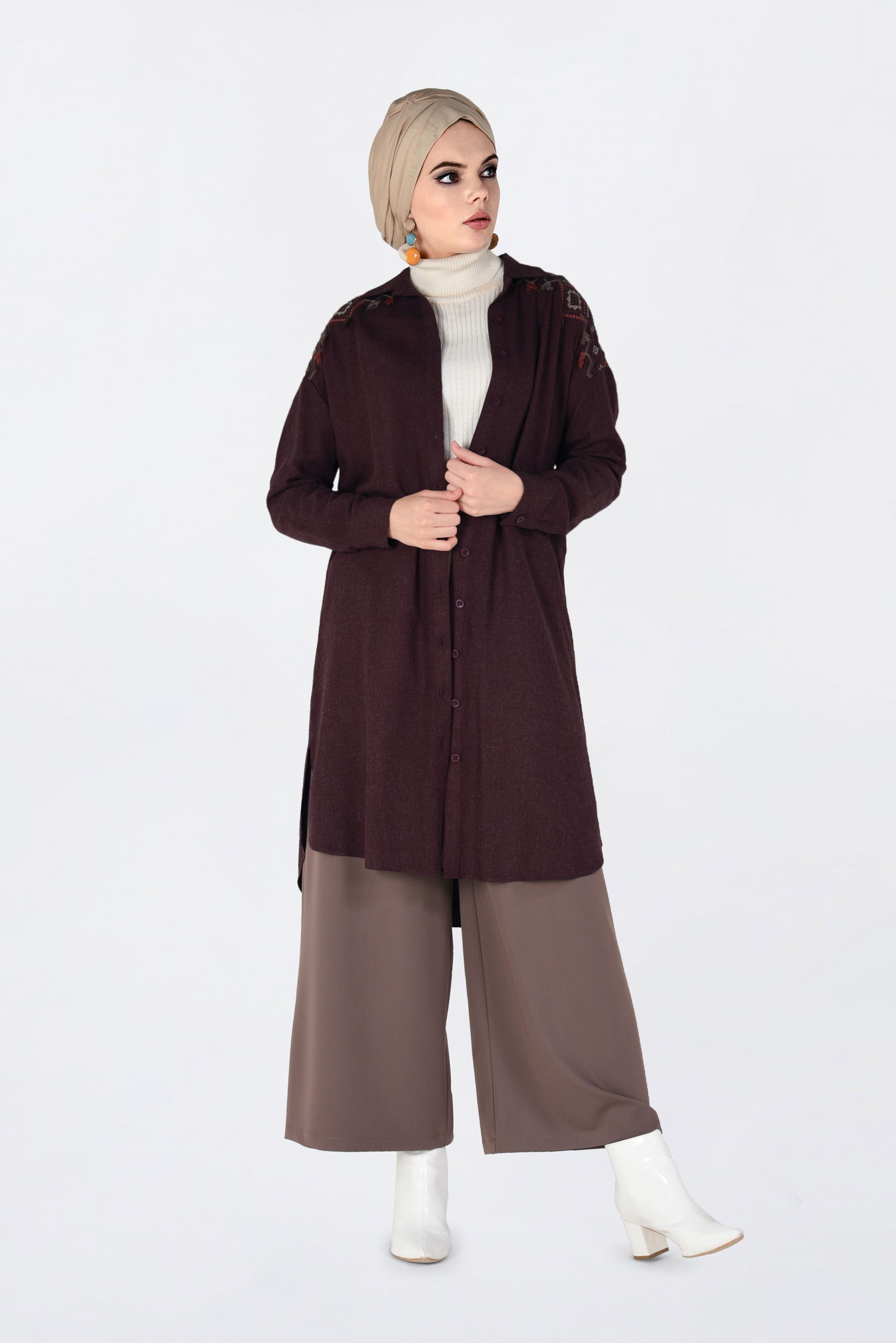 Tesettür giyim BORDO OMUZLARI NAKIŞLI YANLARI YIRTMAÇLI TUNİK 4760 