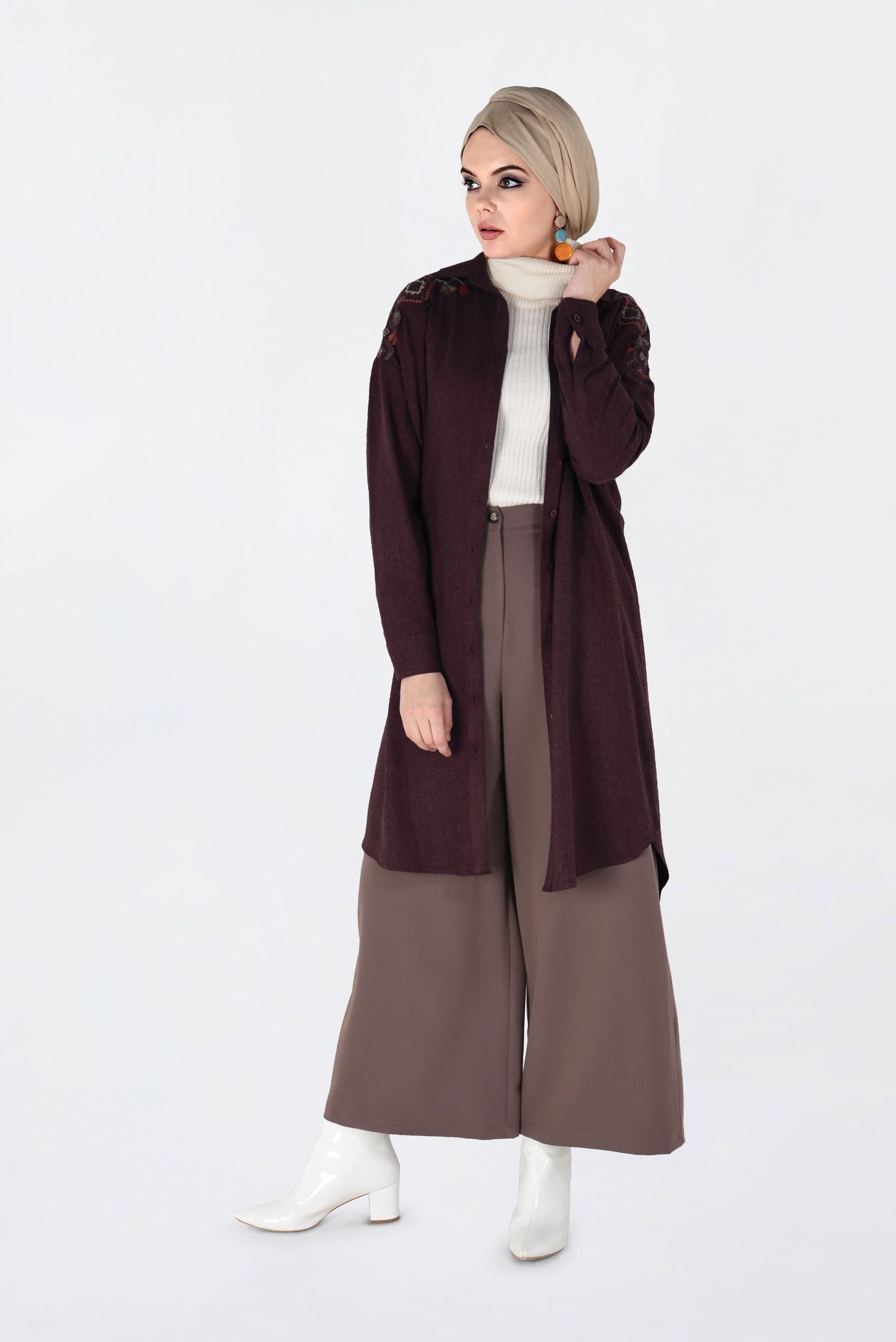 Tesettür giyim BORDO OMUZLARI NAKIŞLI YANLARI YIRTMAÇLI TUNİK 4760 