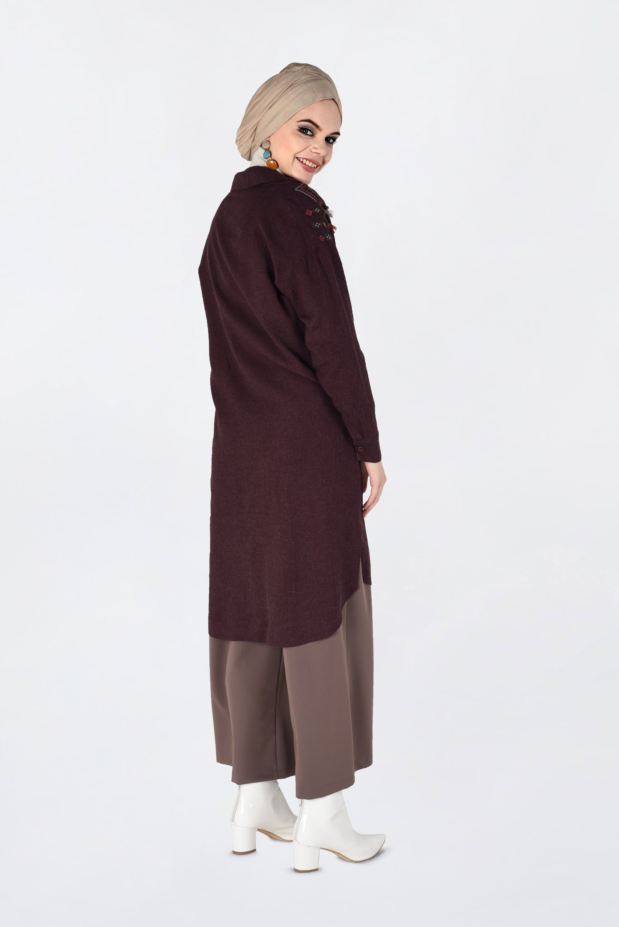 Tesettür giyim BORDO OMUZLARI NAKIŞLI YANLARI YIRTMAÇLI TUNİK 4760 