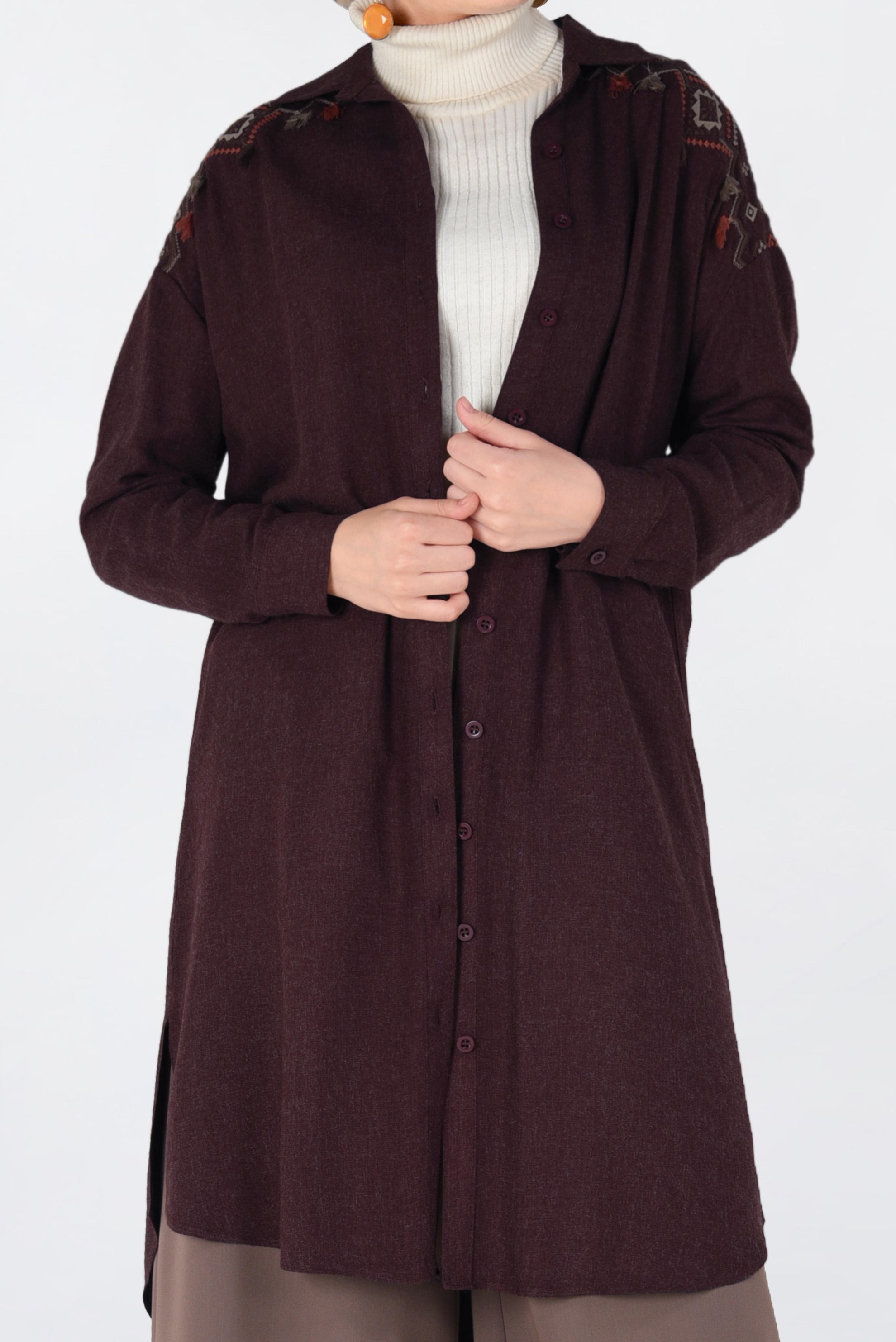 Tesettür giyim BORDO OMUZLARI NAKIŞLI YANLARI YIRTMAÇLI TUNİK 4760 