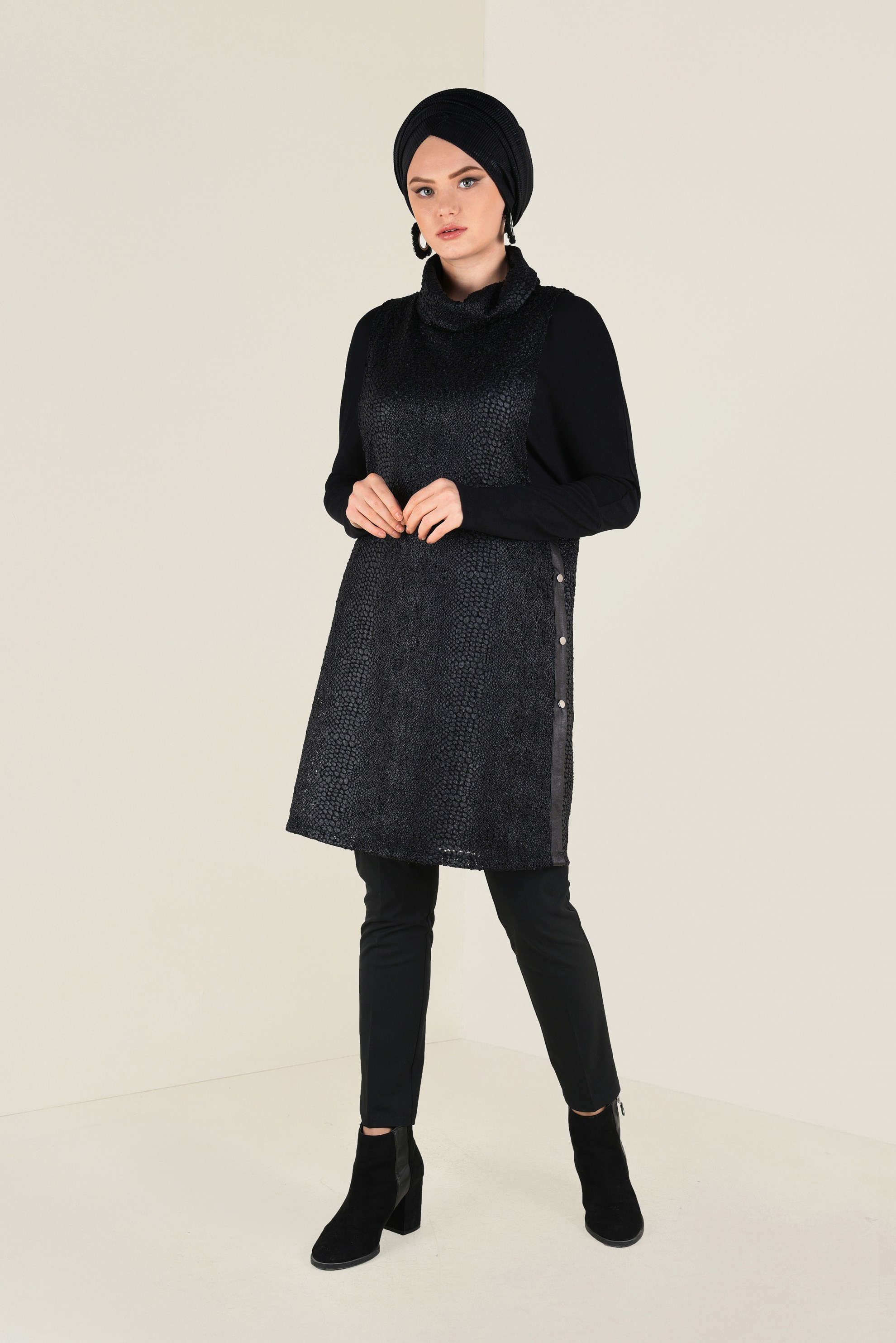 Tesettür giyim SİYAH DESENLİ YELEKLİ TUNİK 4769