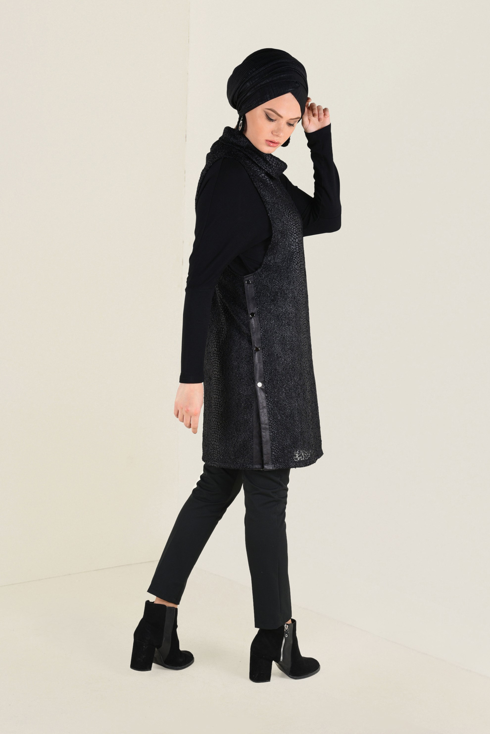 Tesettür giyim SİYAH DESENLİ YELEKLİ TUNİK 4769