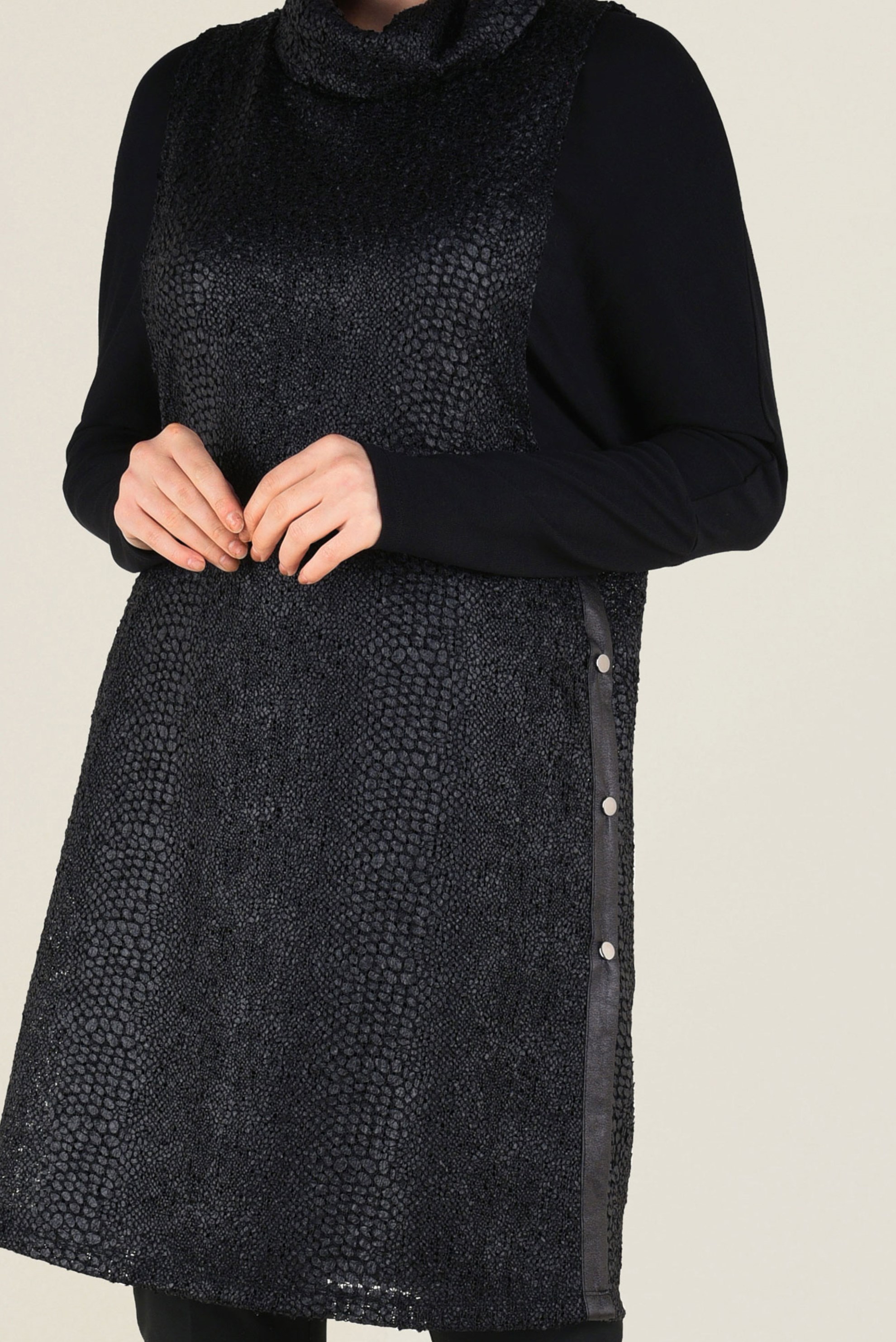 Tesettür giyim SİYAH DESENLİ YELEKLİ TUNİK 4769