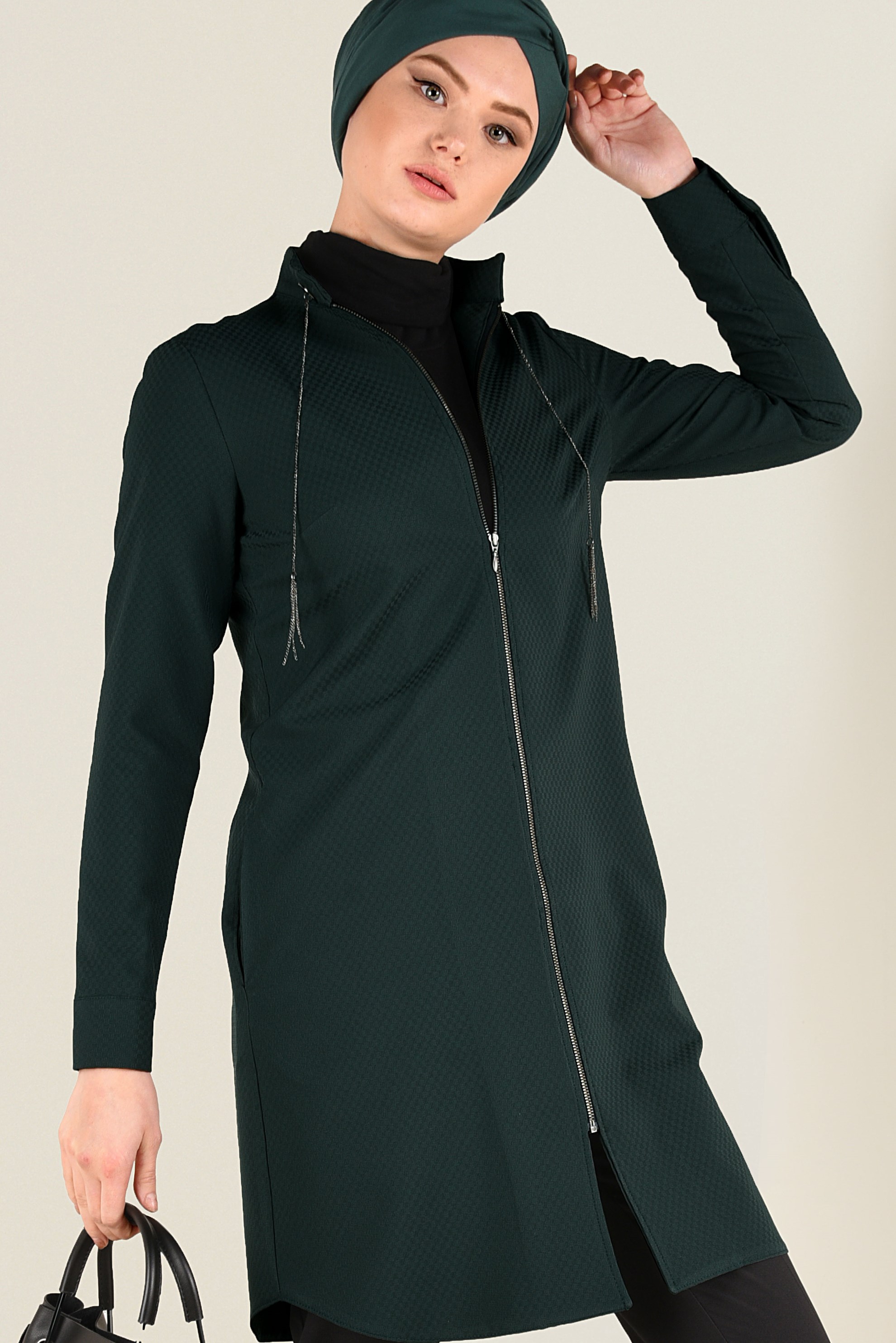 Tesettür giyim YEŞİL HAKİM YAKA BAĞCIKLARI ZİNCİR DETAYLI TUNİK 4772