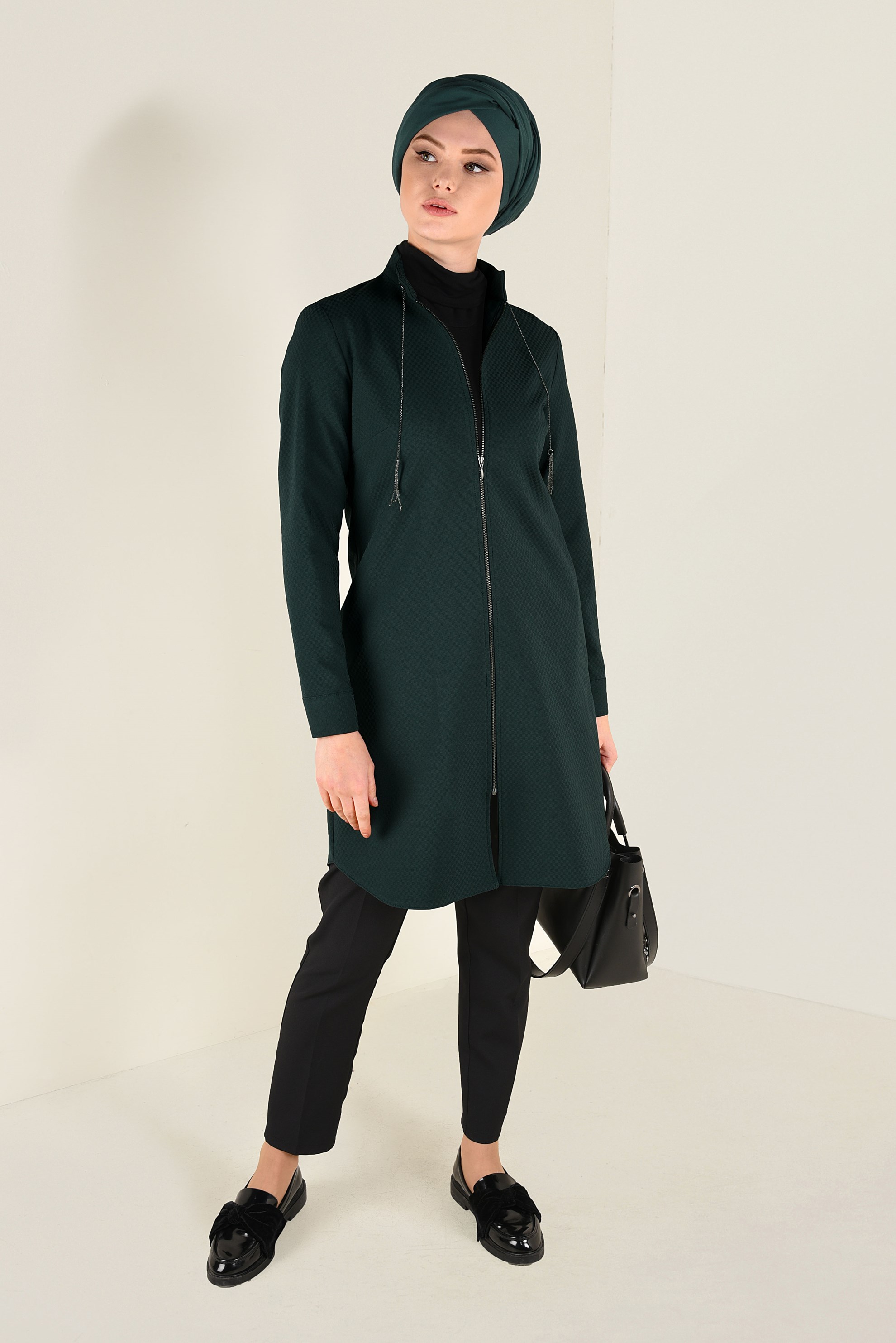 Tesettür giyim YEŞİL HAKİM YAKA BAĞCIKLARI ZİNCİR DETAYLI TUNİK 4772