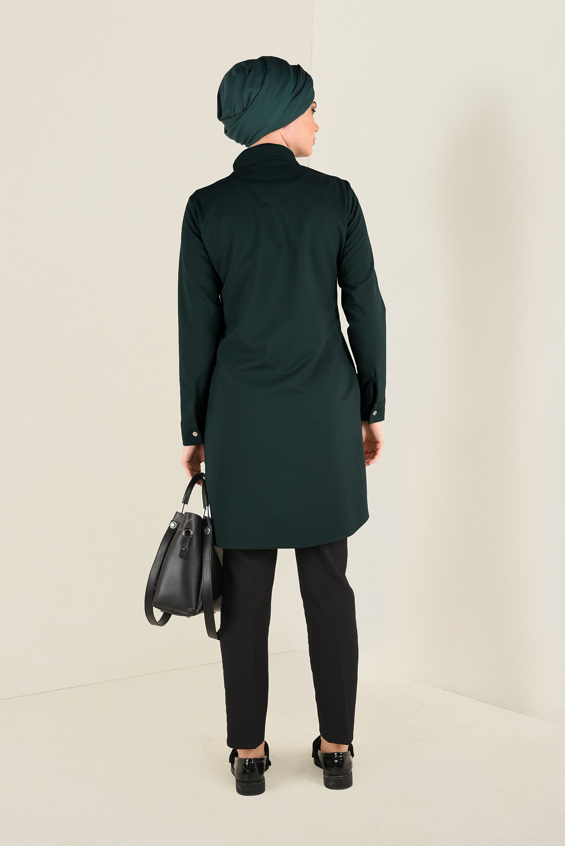 Tesettür giyim YEŞİL HAKİM YAKA BAĞCIKLARI ZİNCİR DETAYLI TUNİK 4772