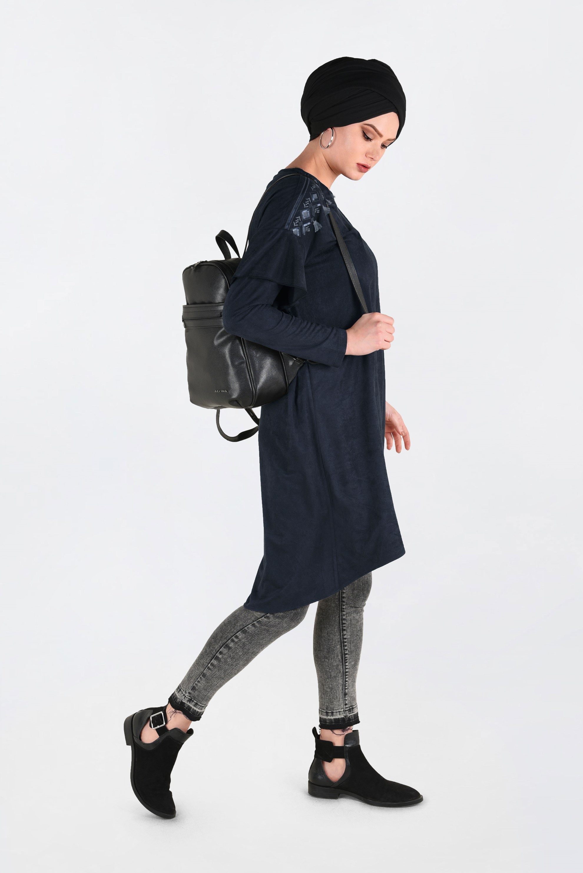 Tesettür giyim SİYAH OMUZLARI NAKIŞLI VOLANLI TUNİK 4777 