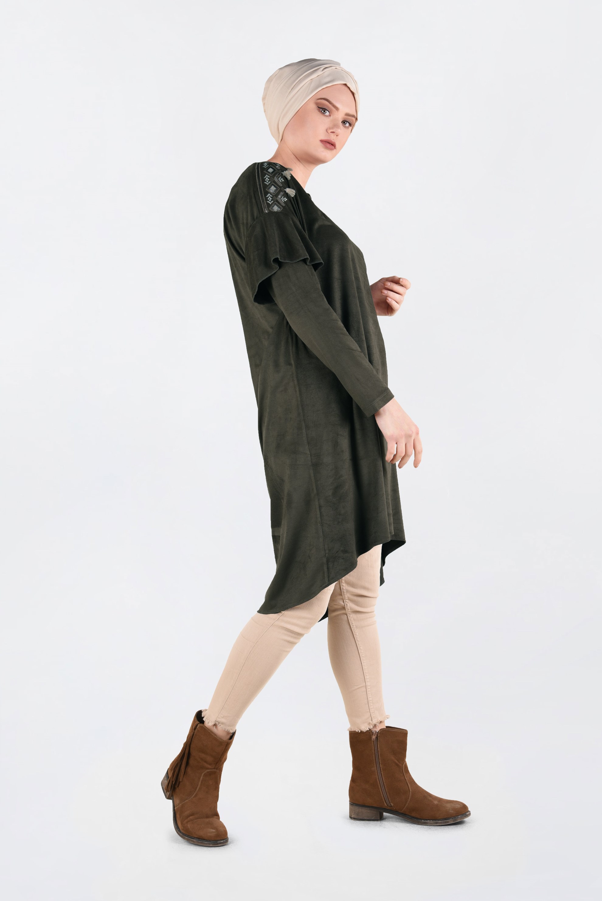 Tesettür giyim HAKİ OMUZLARI NAKIŞLI VOLANLI TUNİK 4777 