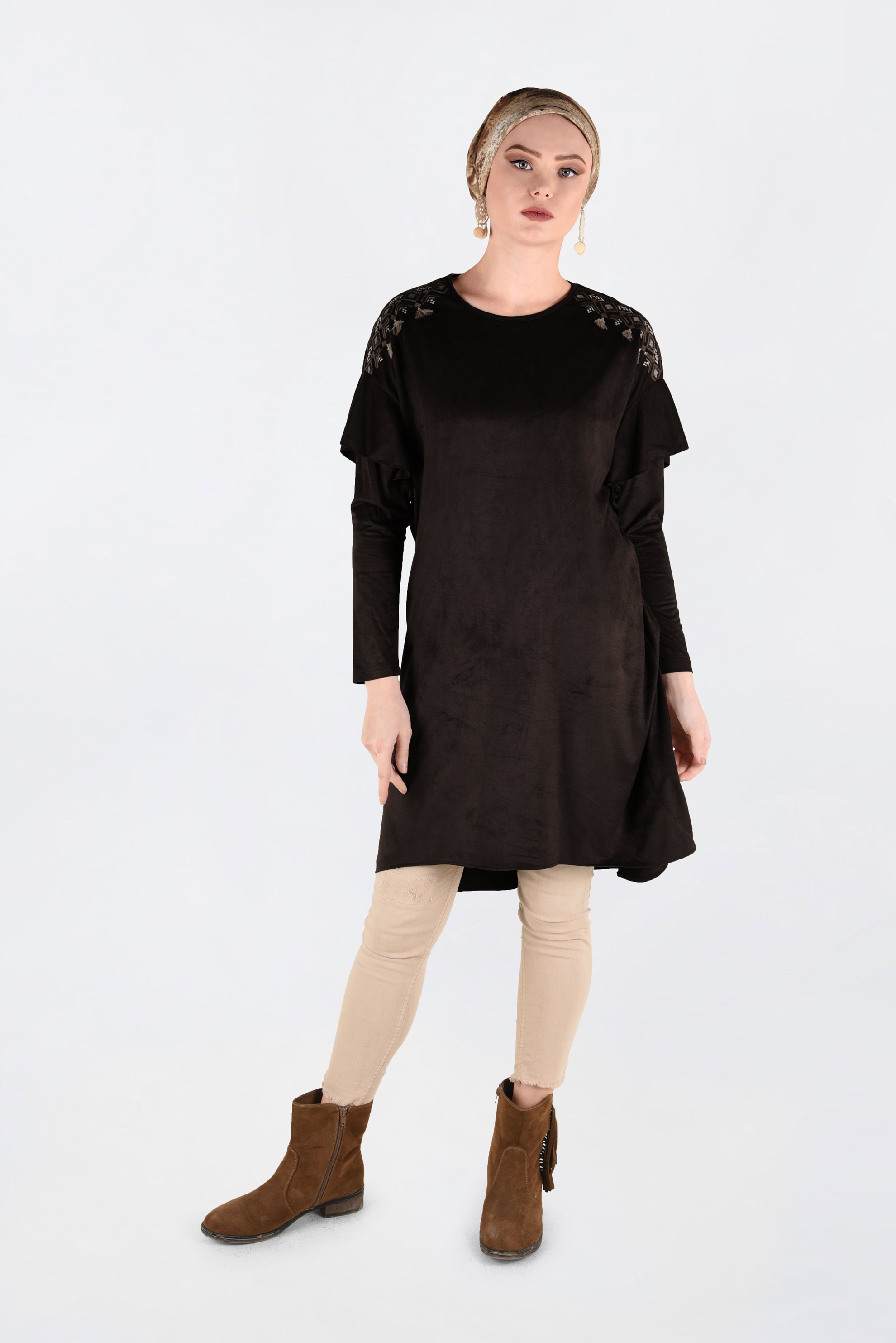 Tesettür giyim KAHVE OMUZLARI NAKIŞLI VOLANLI TUNİK 4777 